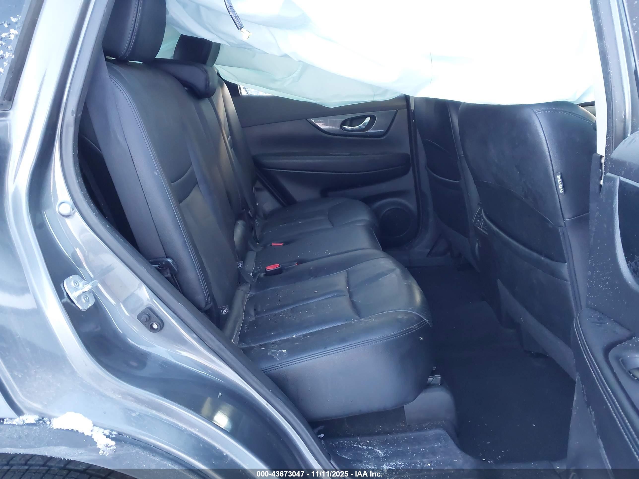NISSAN ROGUE image 8