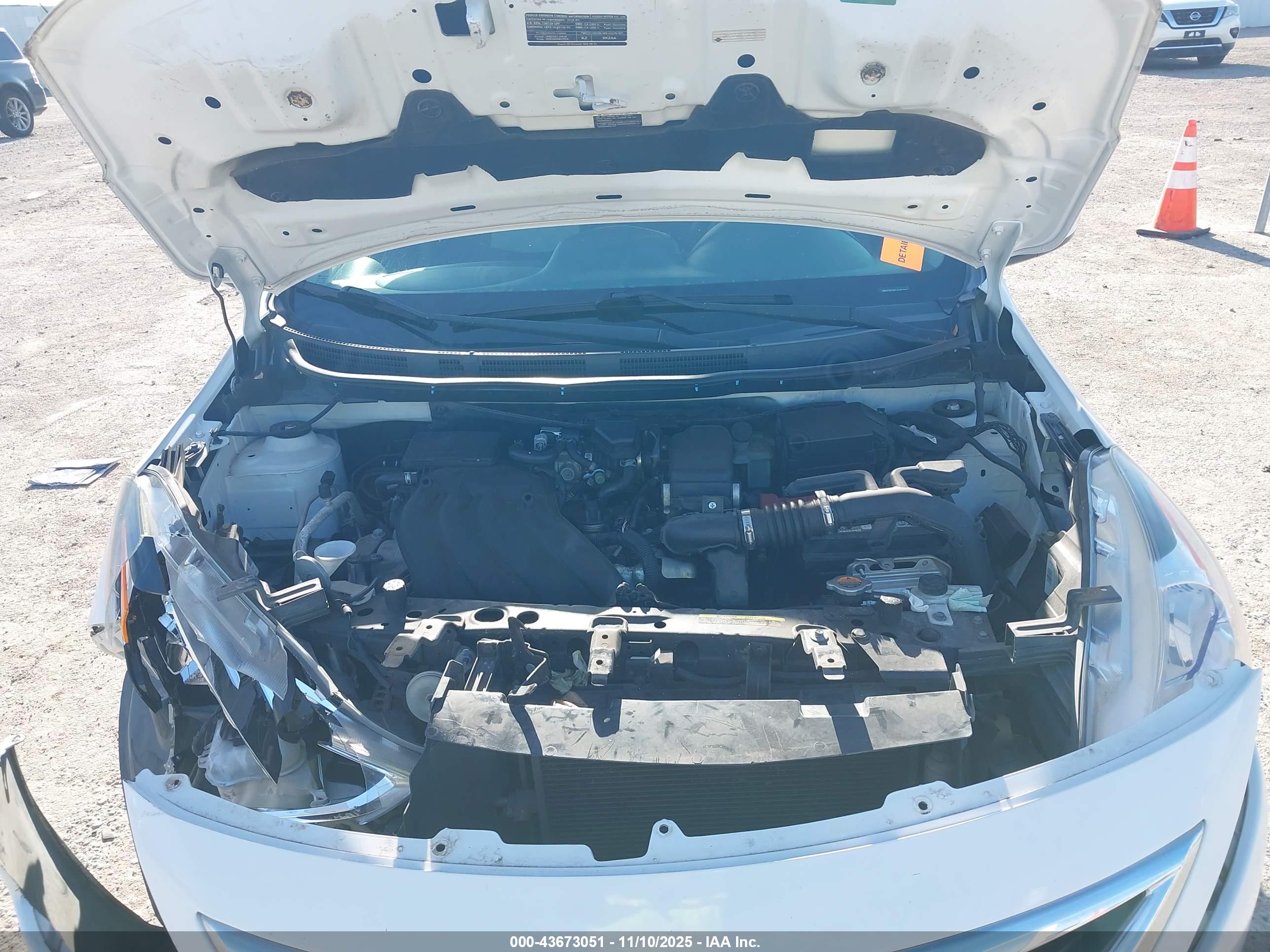 NISSAN VERSA image 10