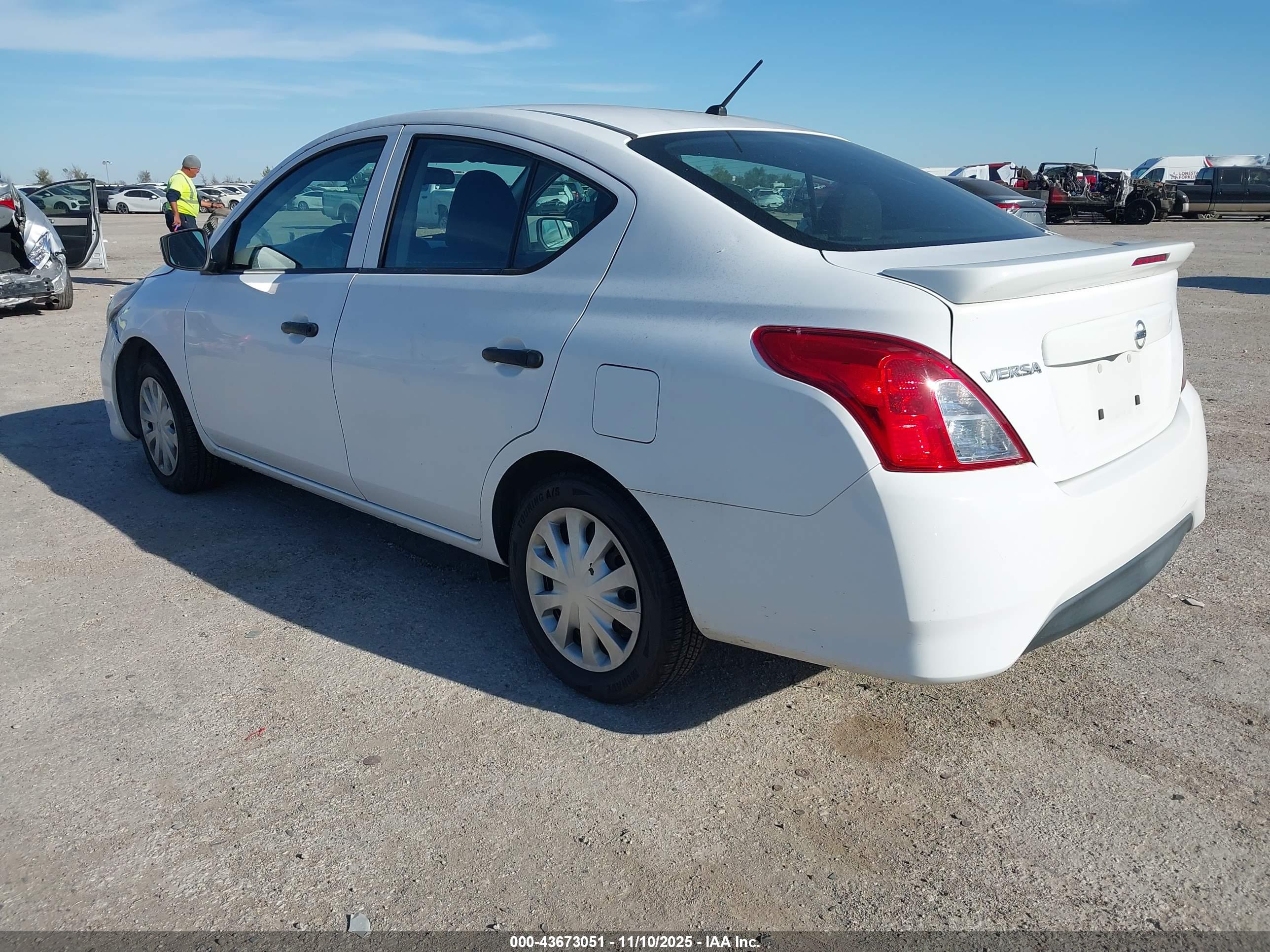 NISSAN VERSA image 3