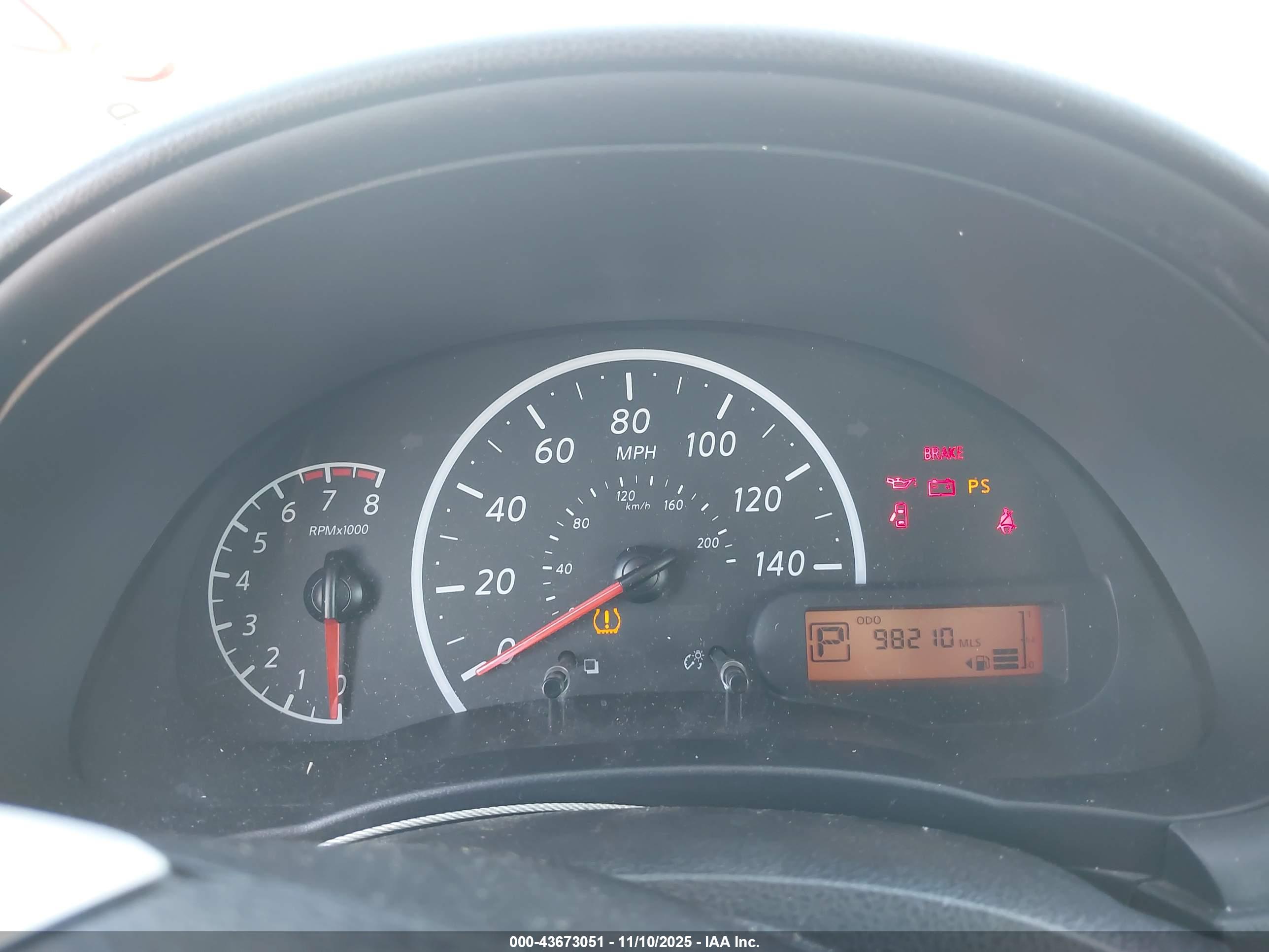 NISSAN VERSA image 7