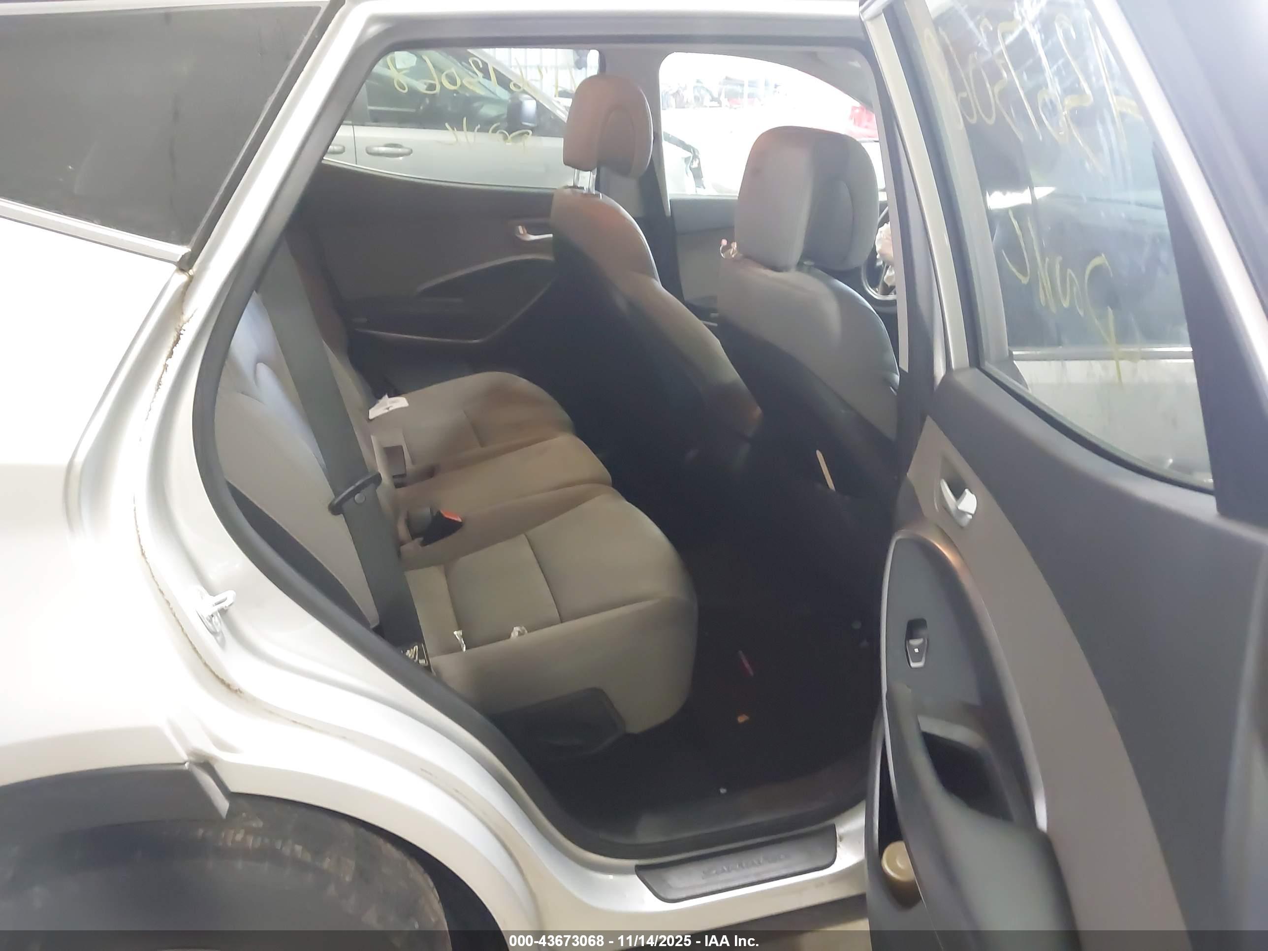 HYUNDAI SANTA image 8
