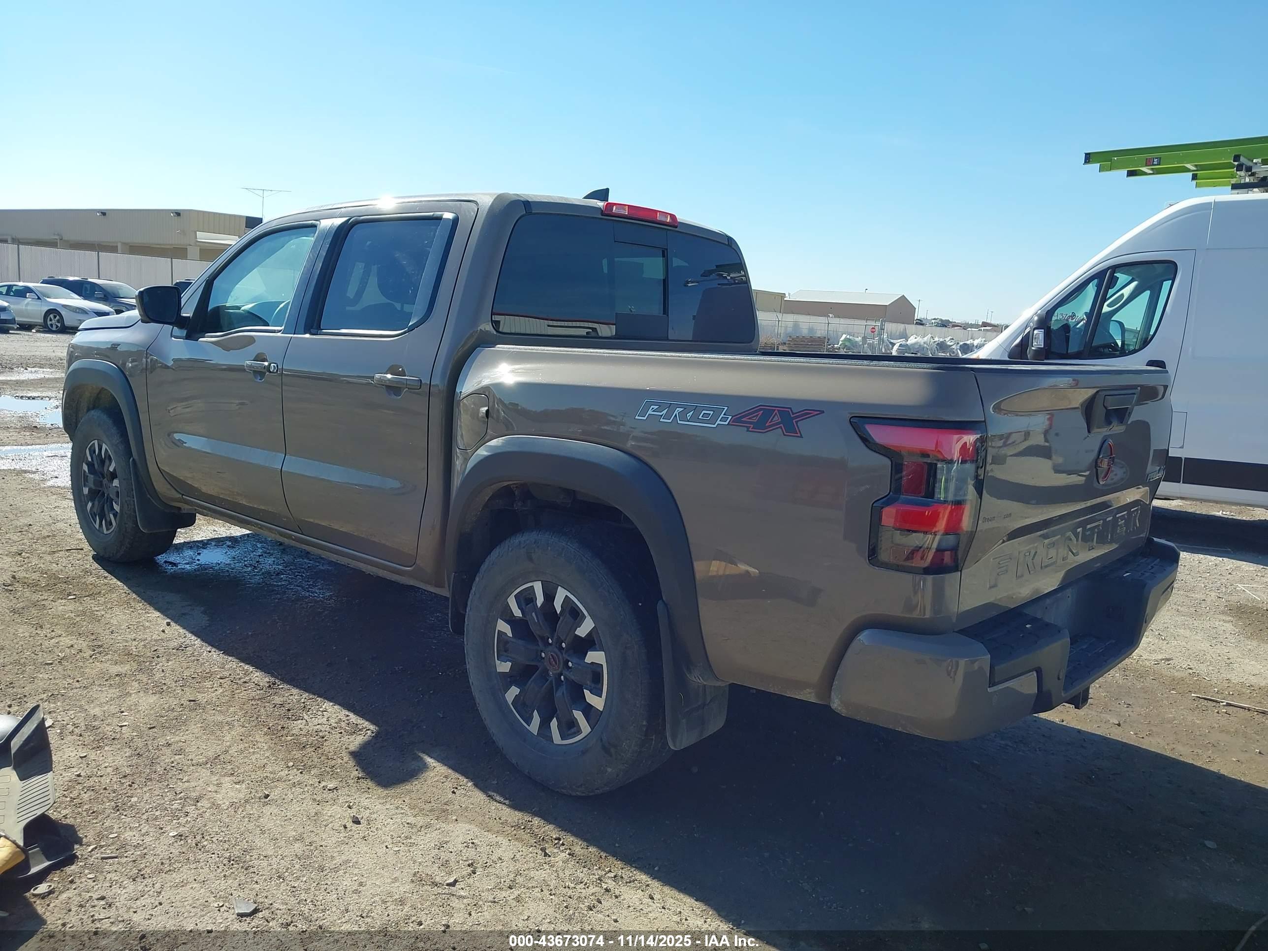 NISSAN FRONTIER image 3