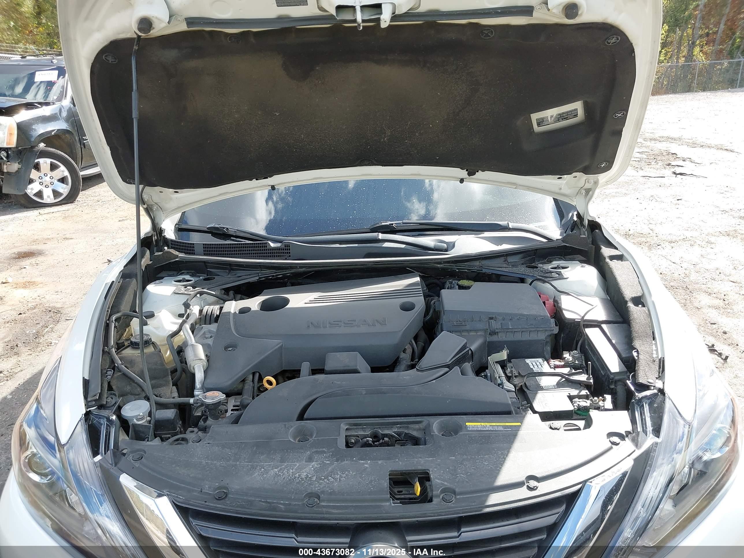 NISSAN ALTIMA image 10