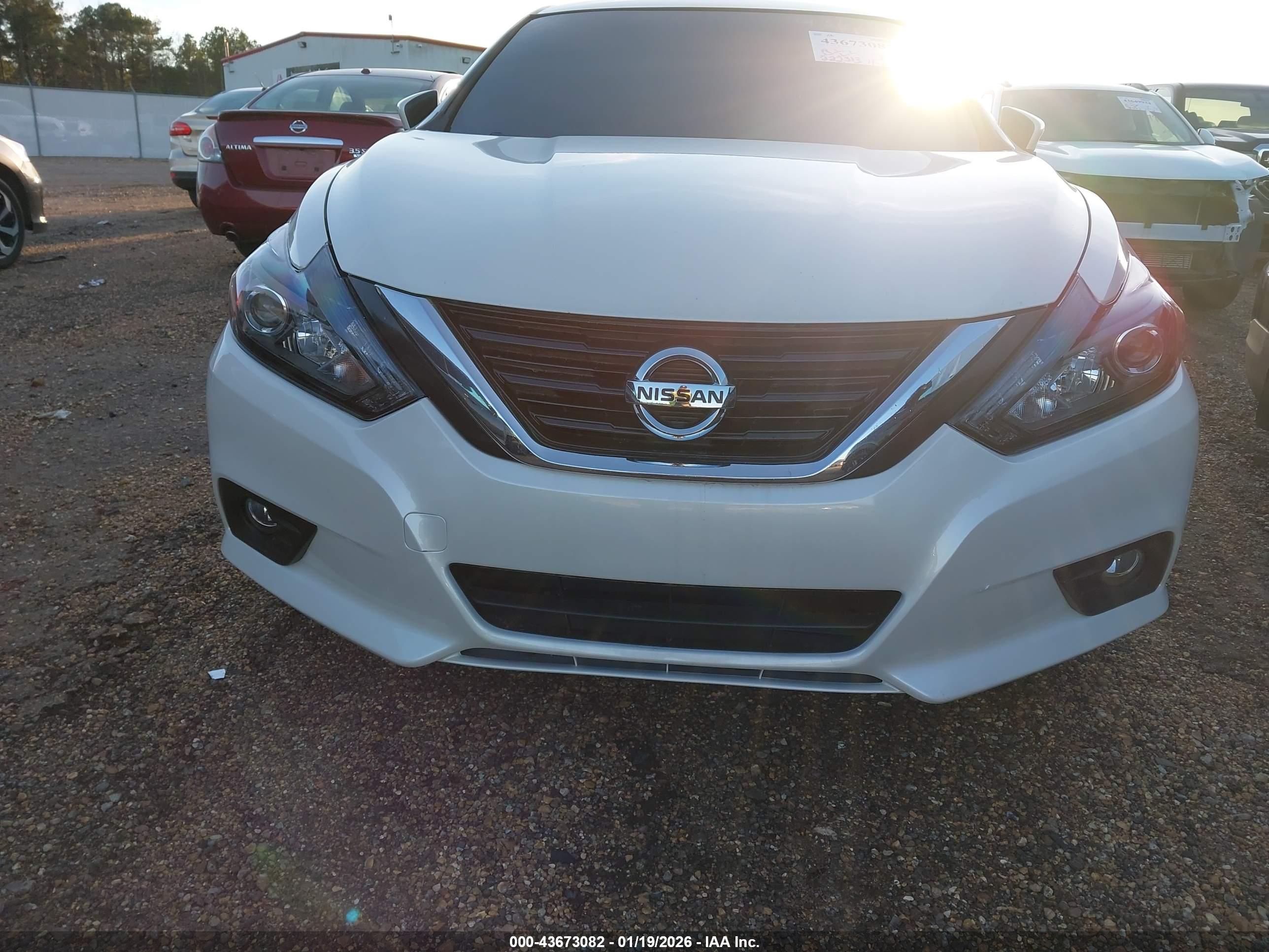 NISSAN ALTIMA image 6