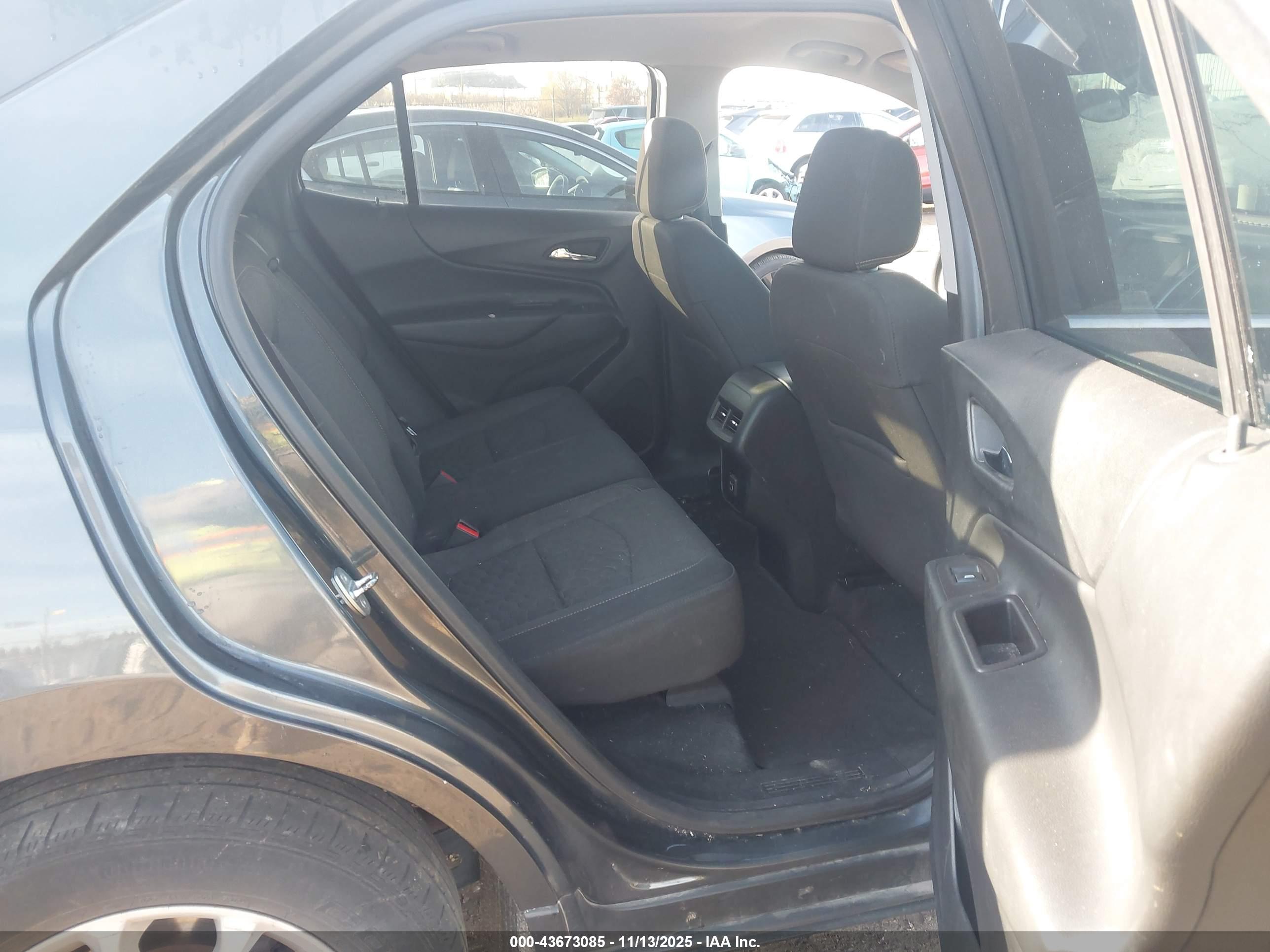 CHEVROLET EQUINOX image 8