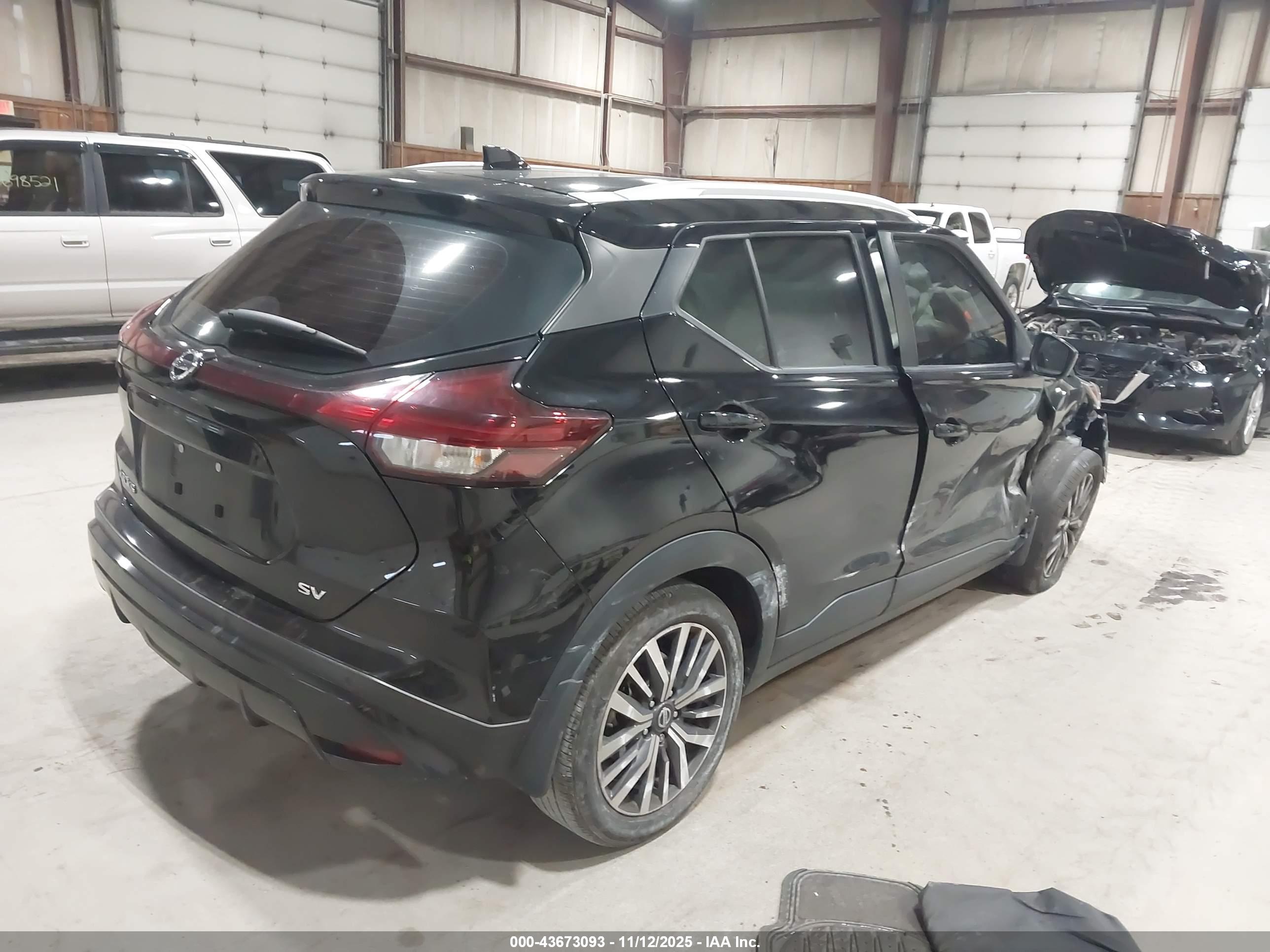 NISSAN KICKS image 4