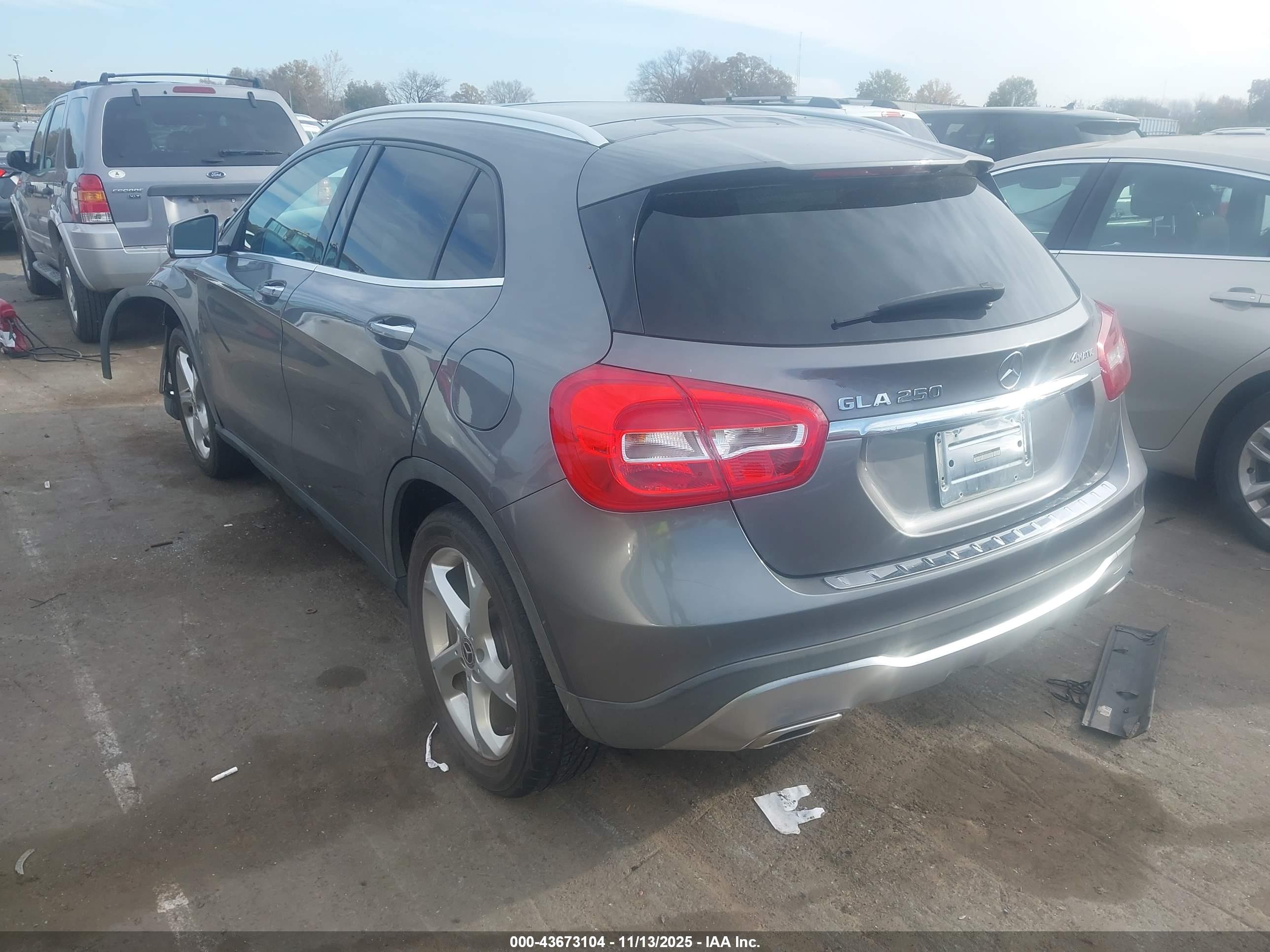 MERCEDES-BENZ GLA image 3