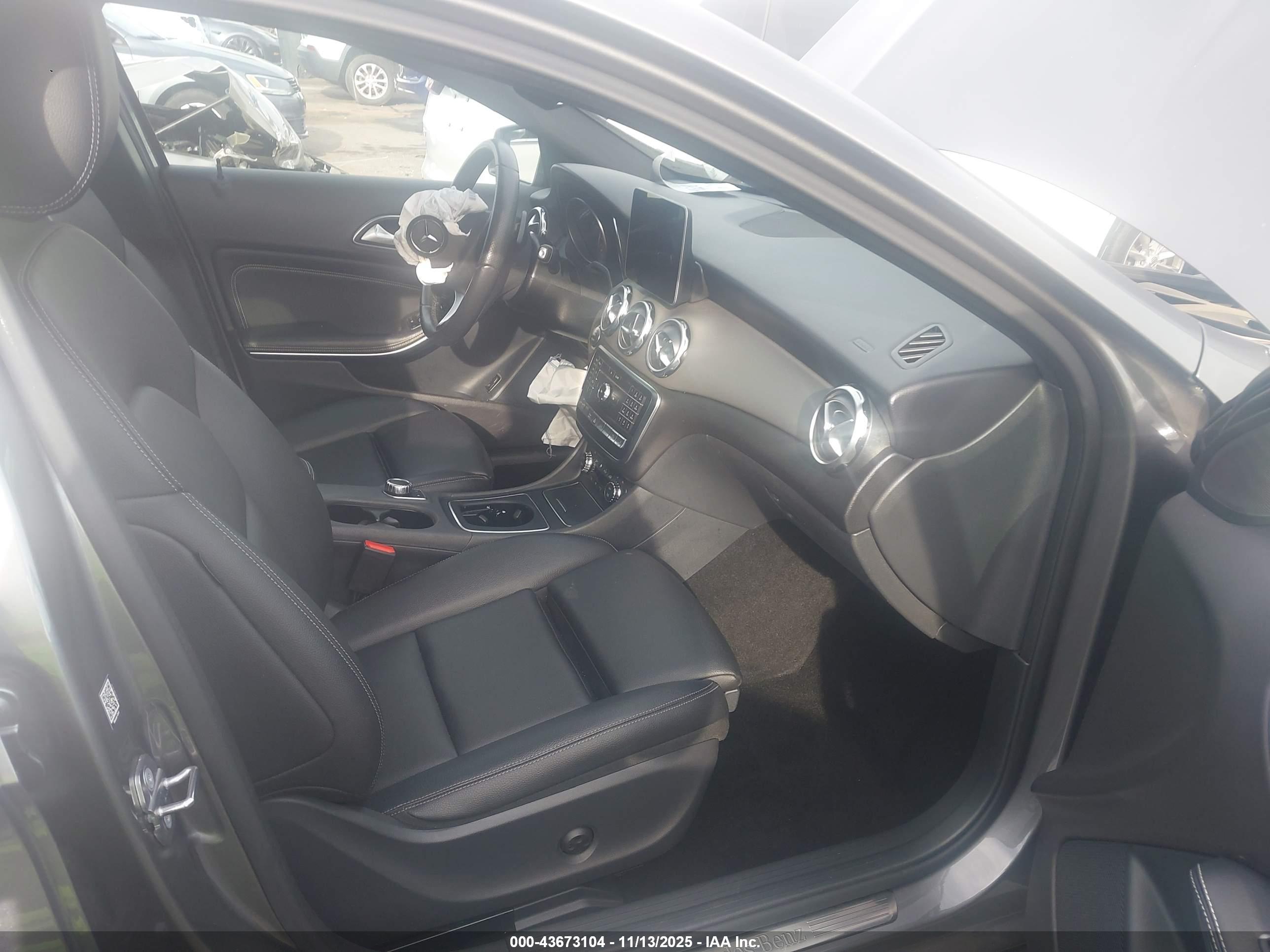 MERCEDES-BENZ GLA image 5