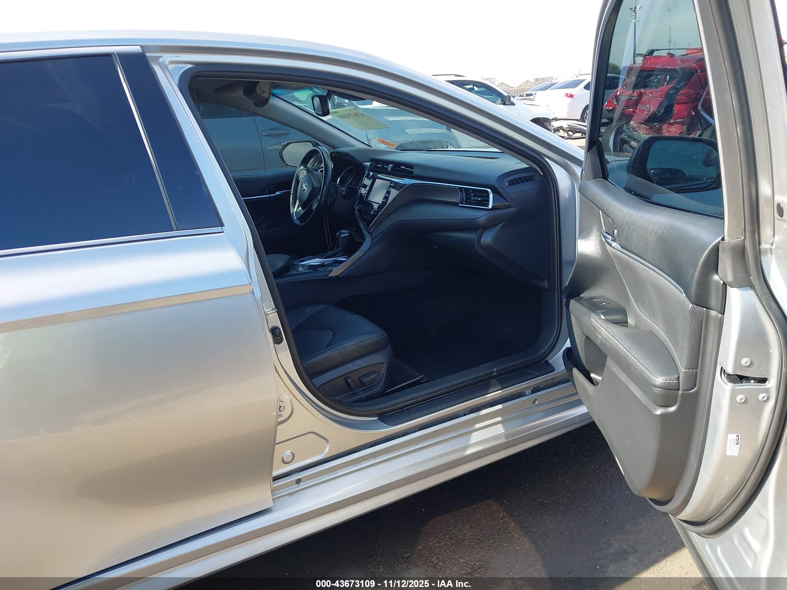 TOYOTA CAMRY image 5