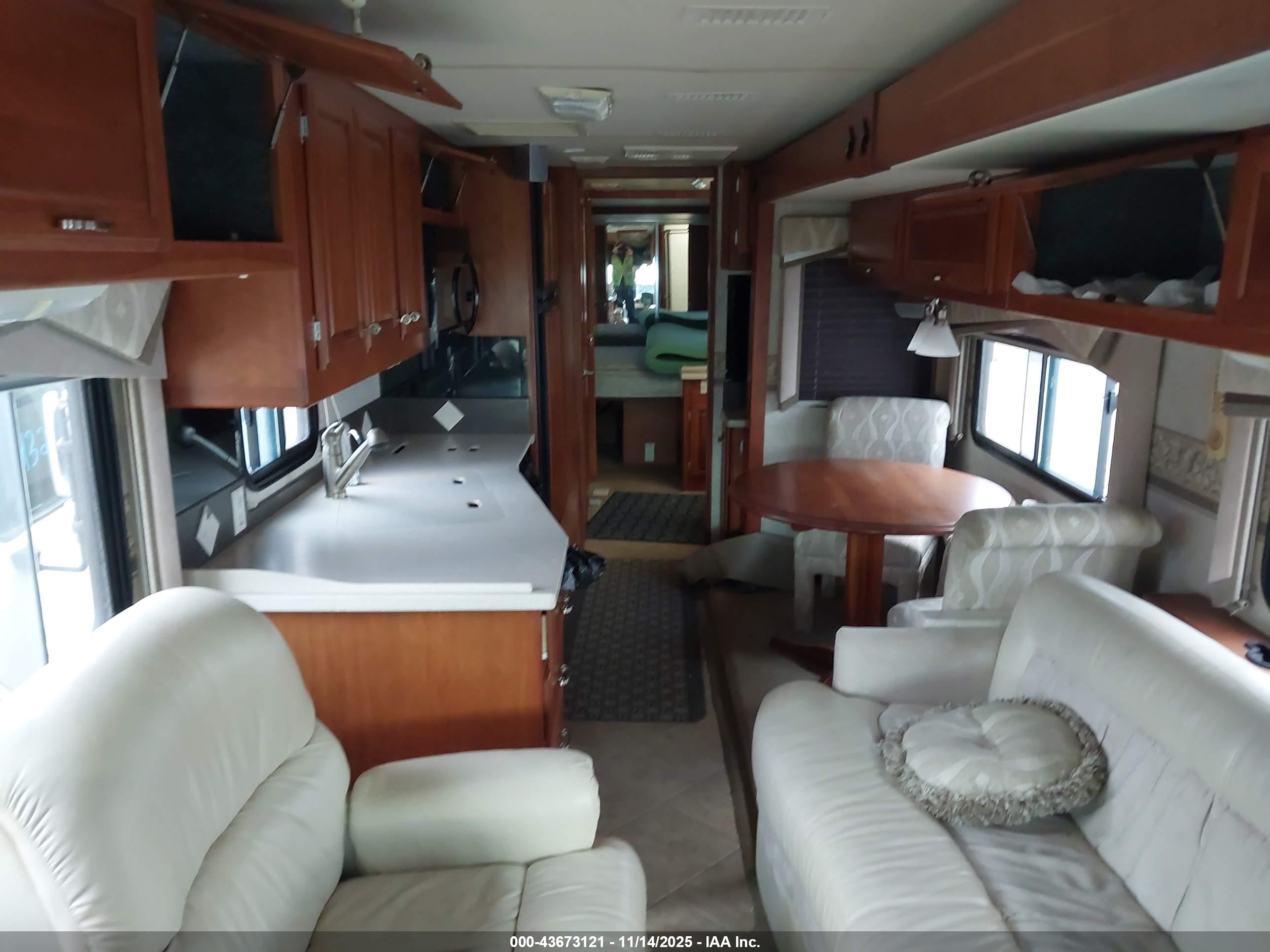 FREIGHTLINER CHASSIS image 8