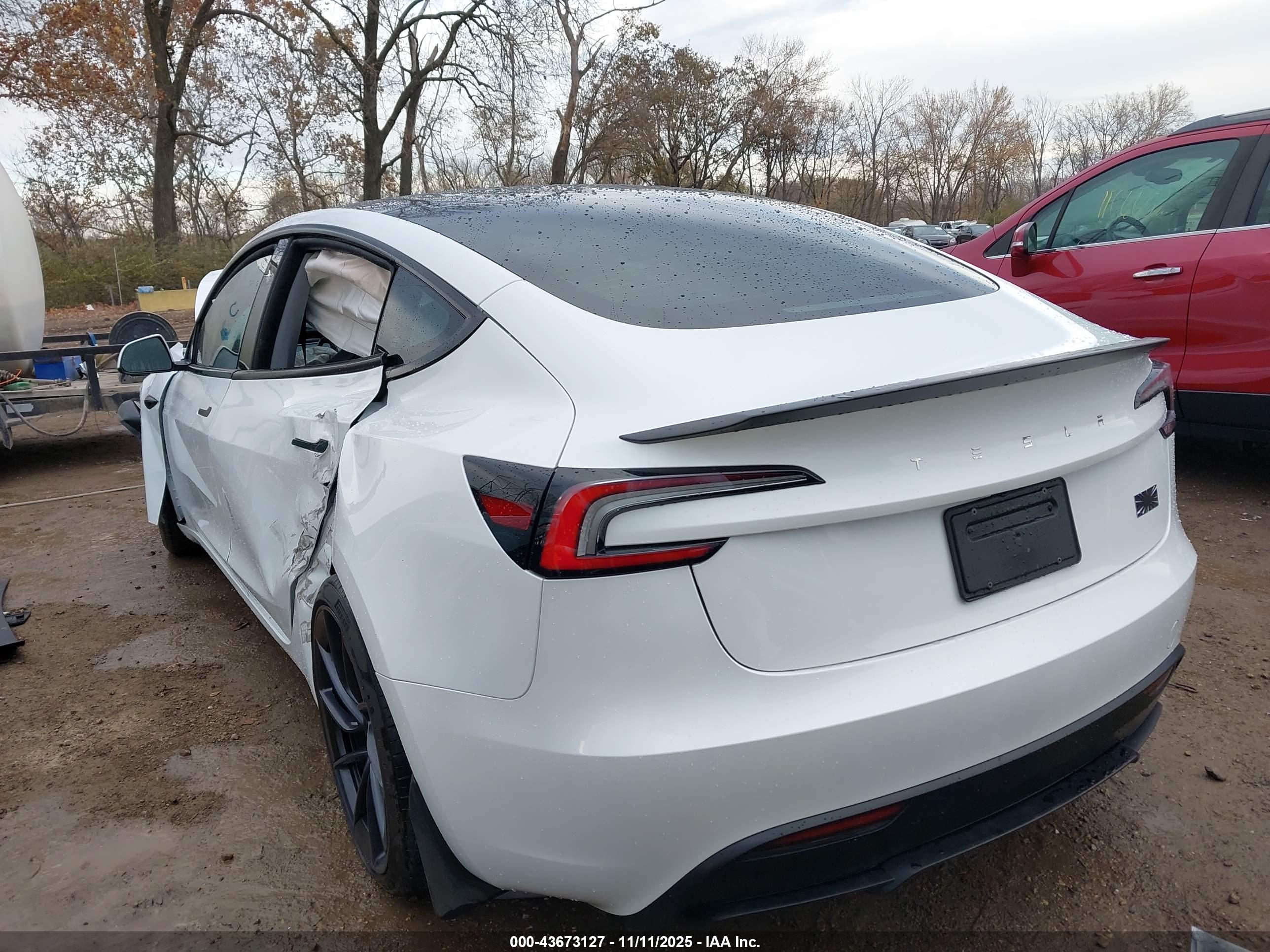 TESLA MODEL image 3