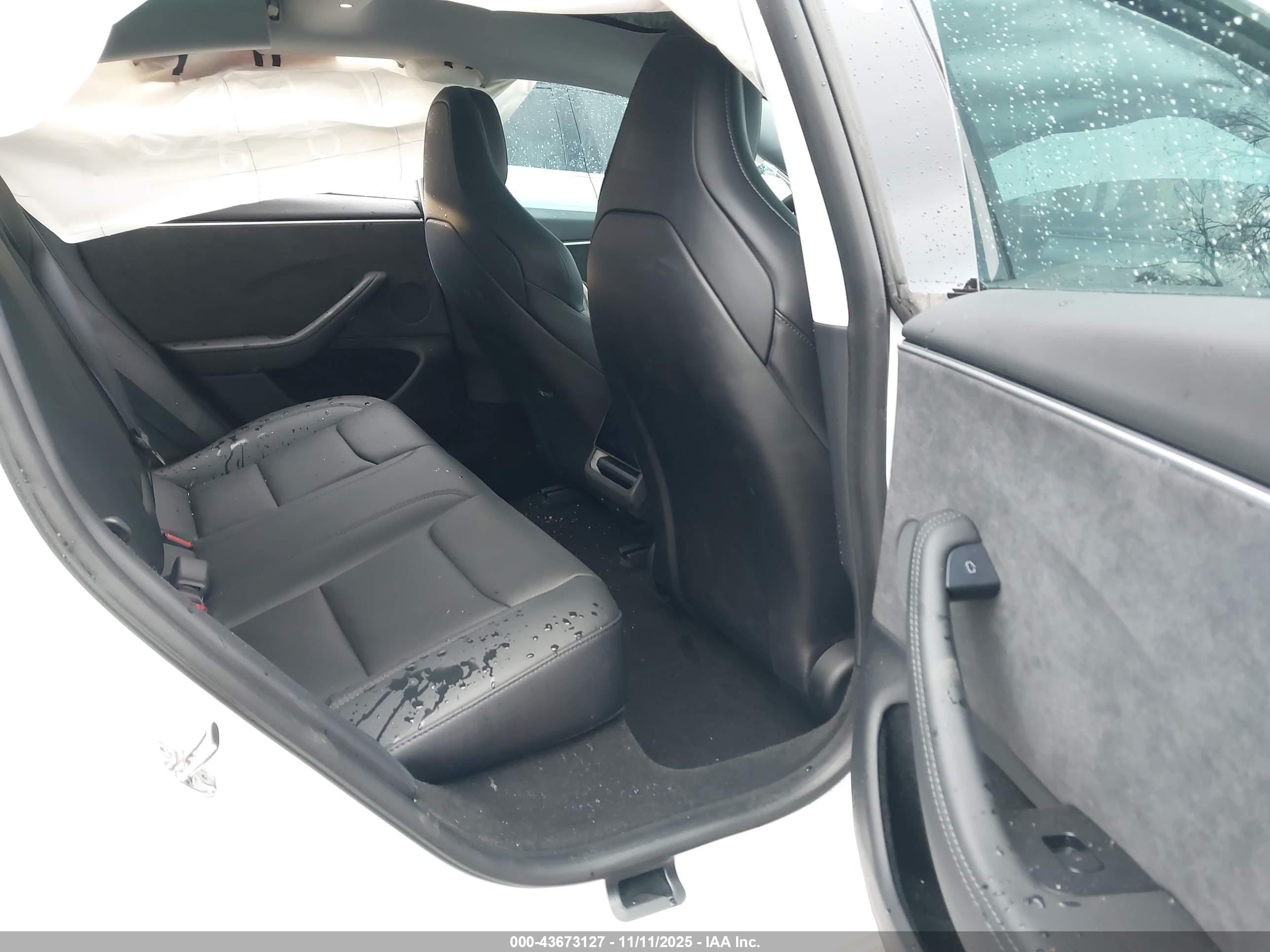 TESLA MODEL image 8