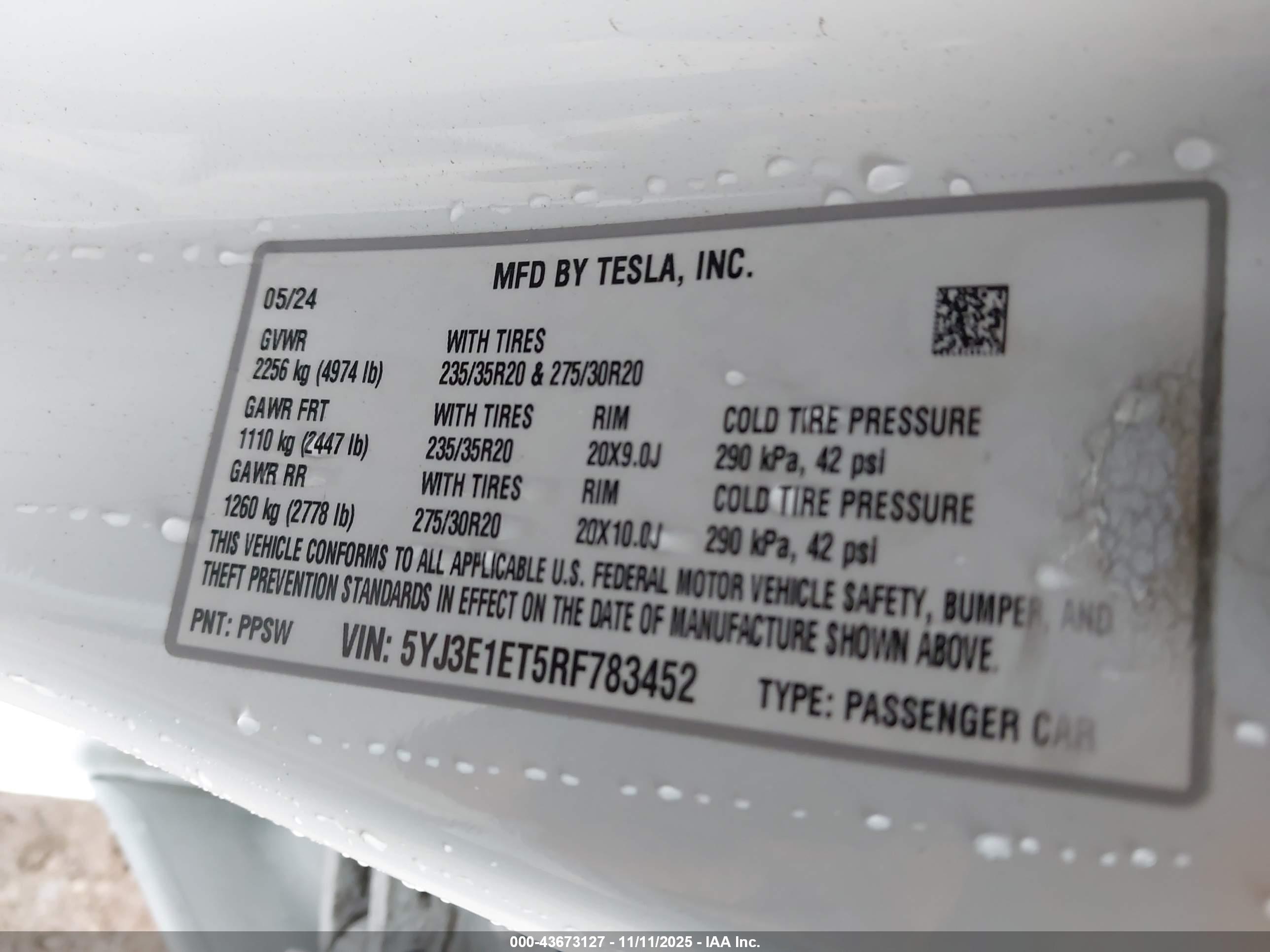 TESLA MODEL image 9