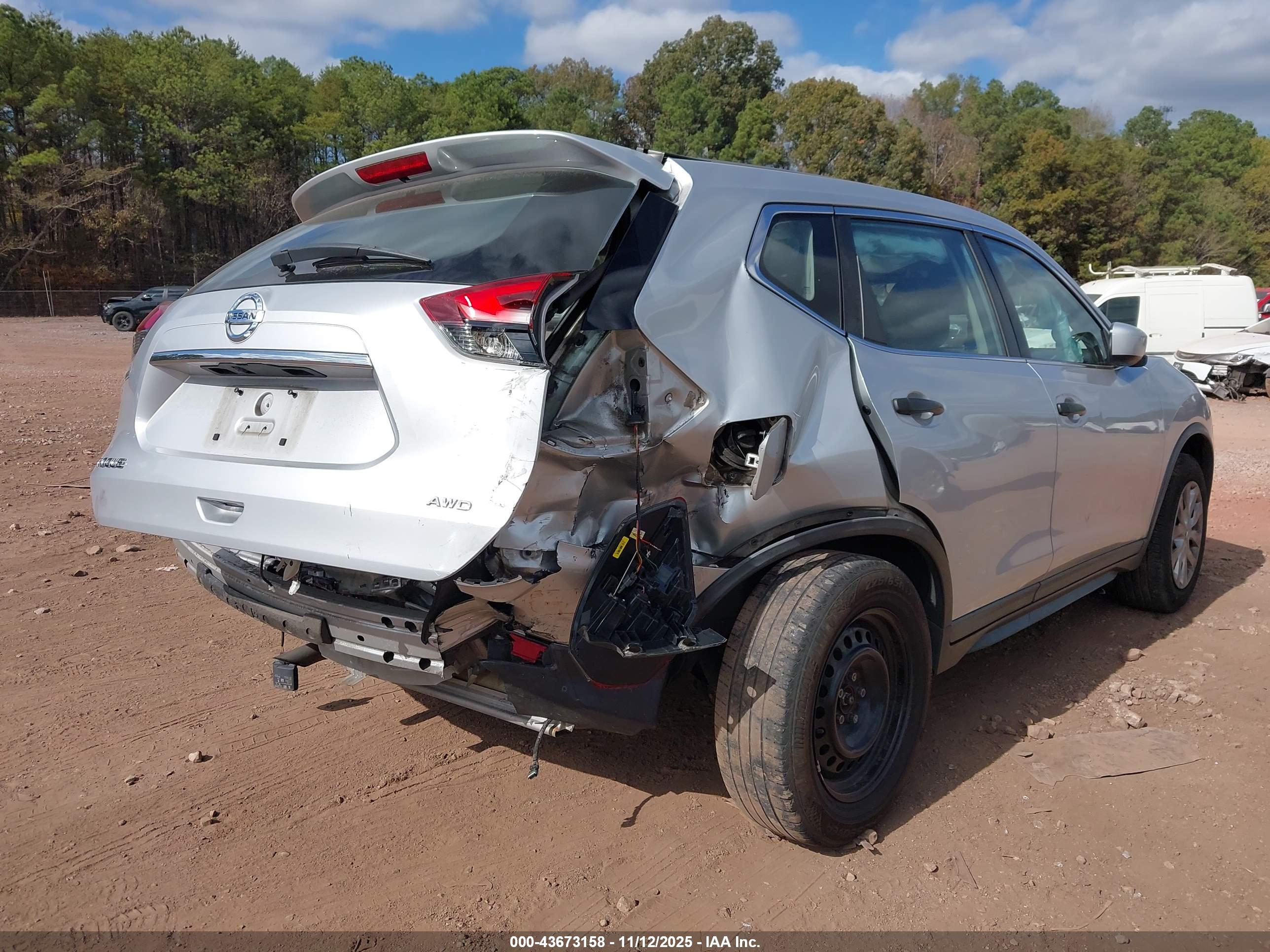NISSAN ROGUE image 4