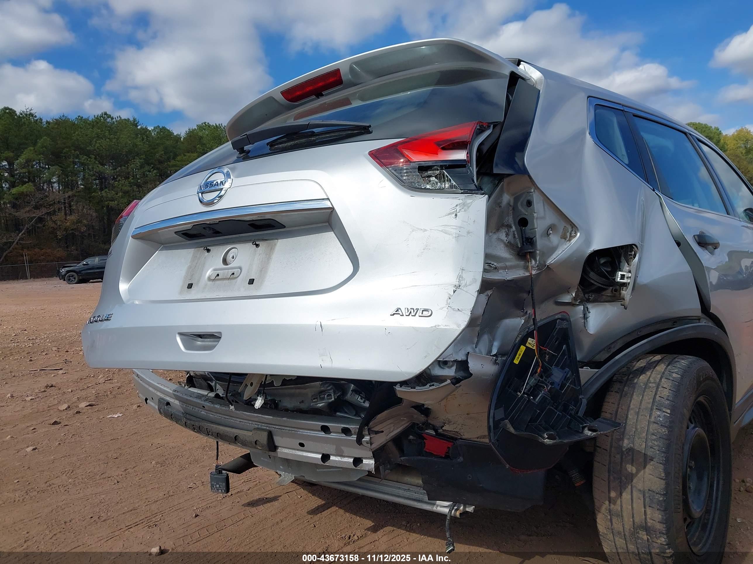 NISSAN ROGUE image 6
