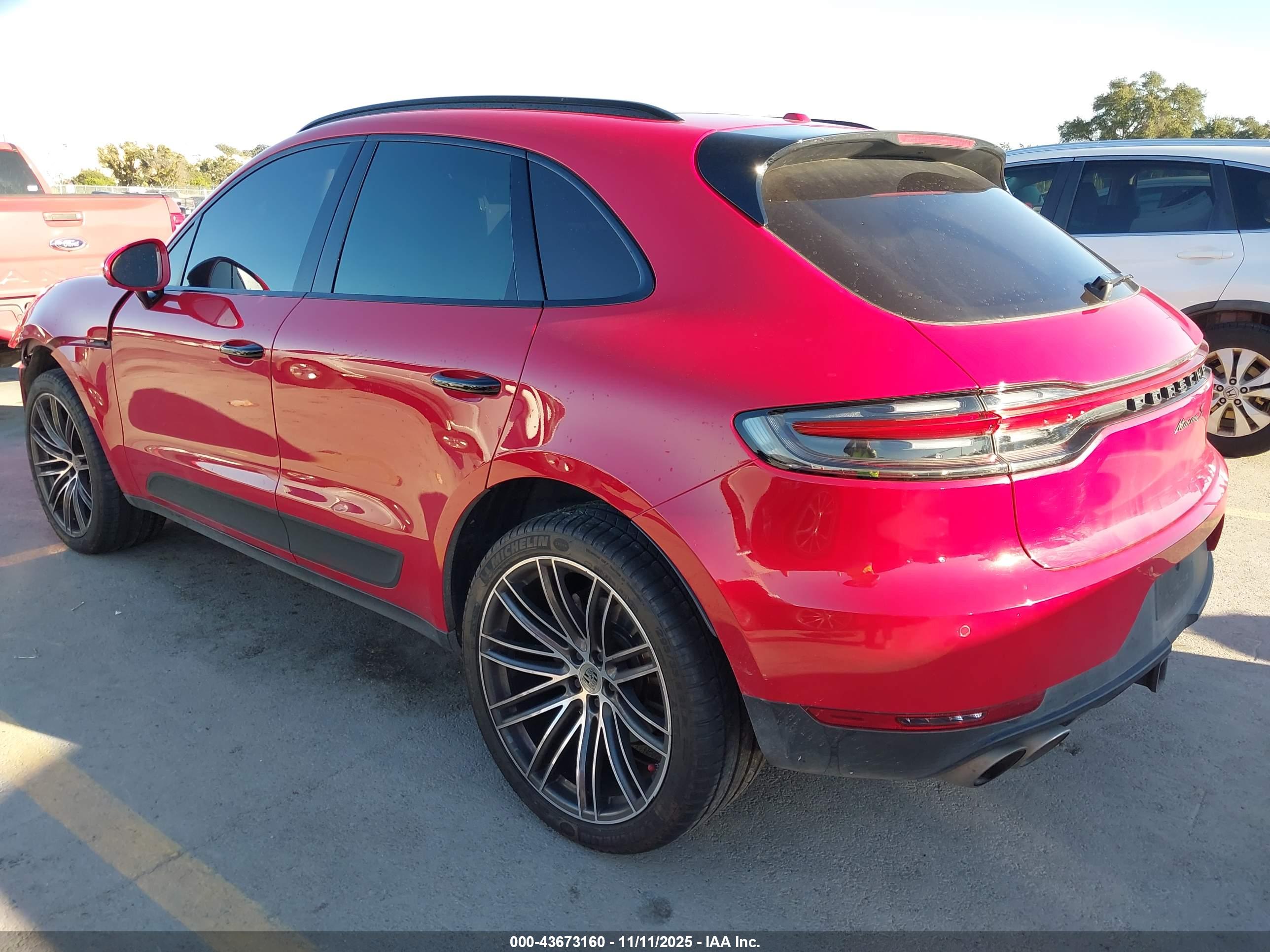 PORSCHE MACAN image 3
