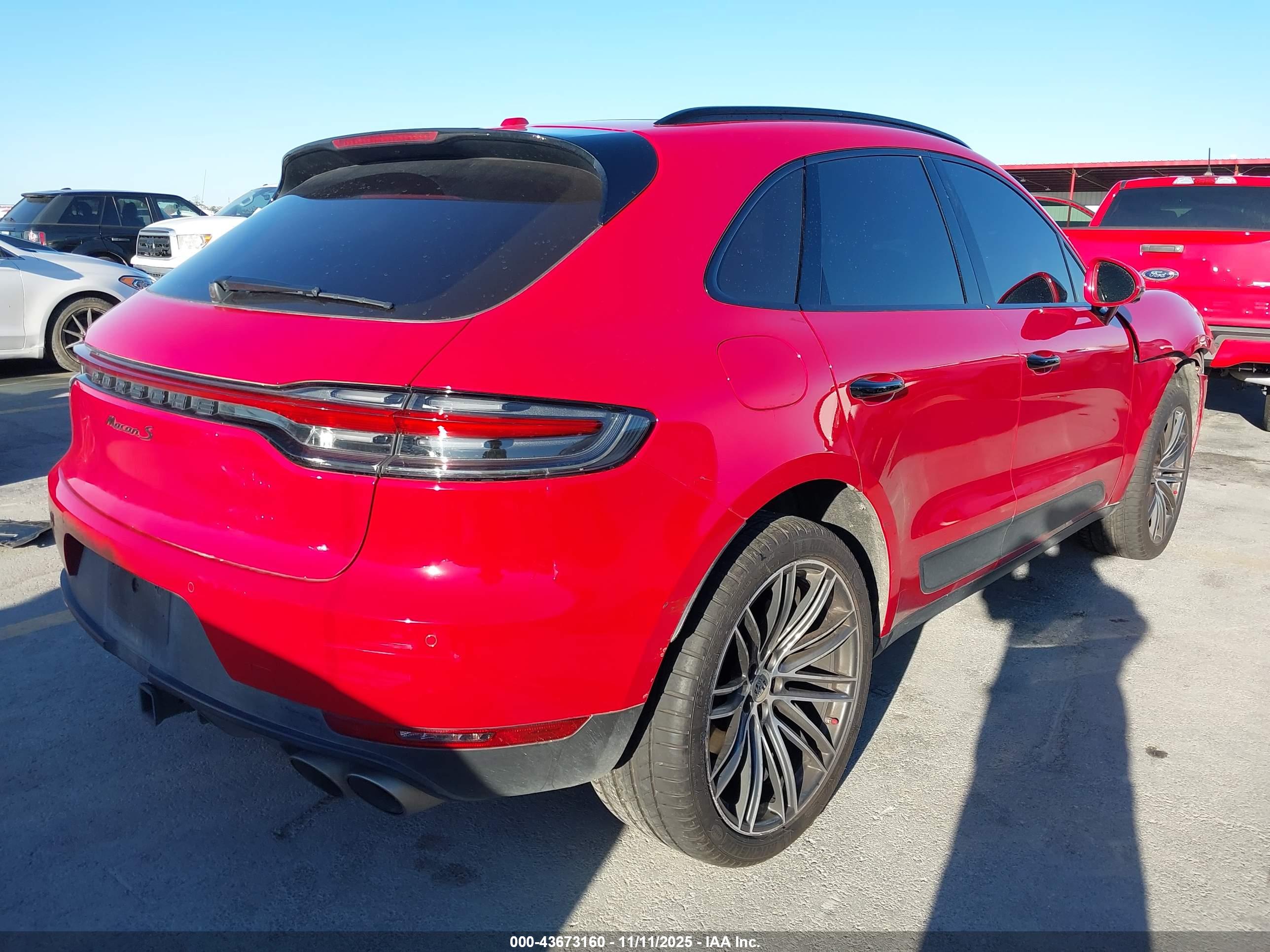 PORSCHE MACAN image 4