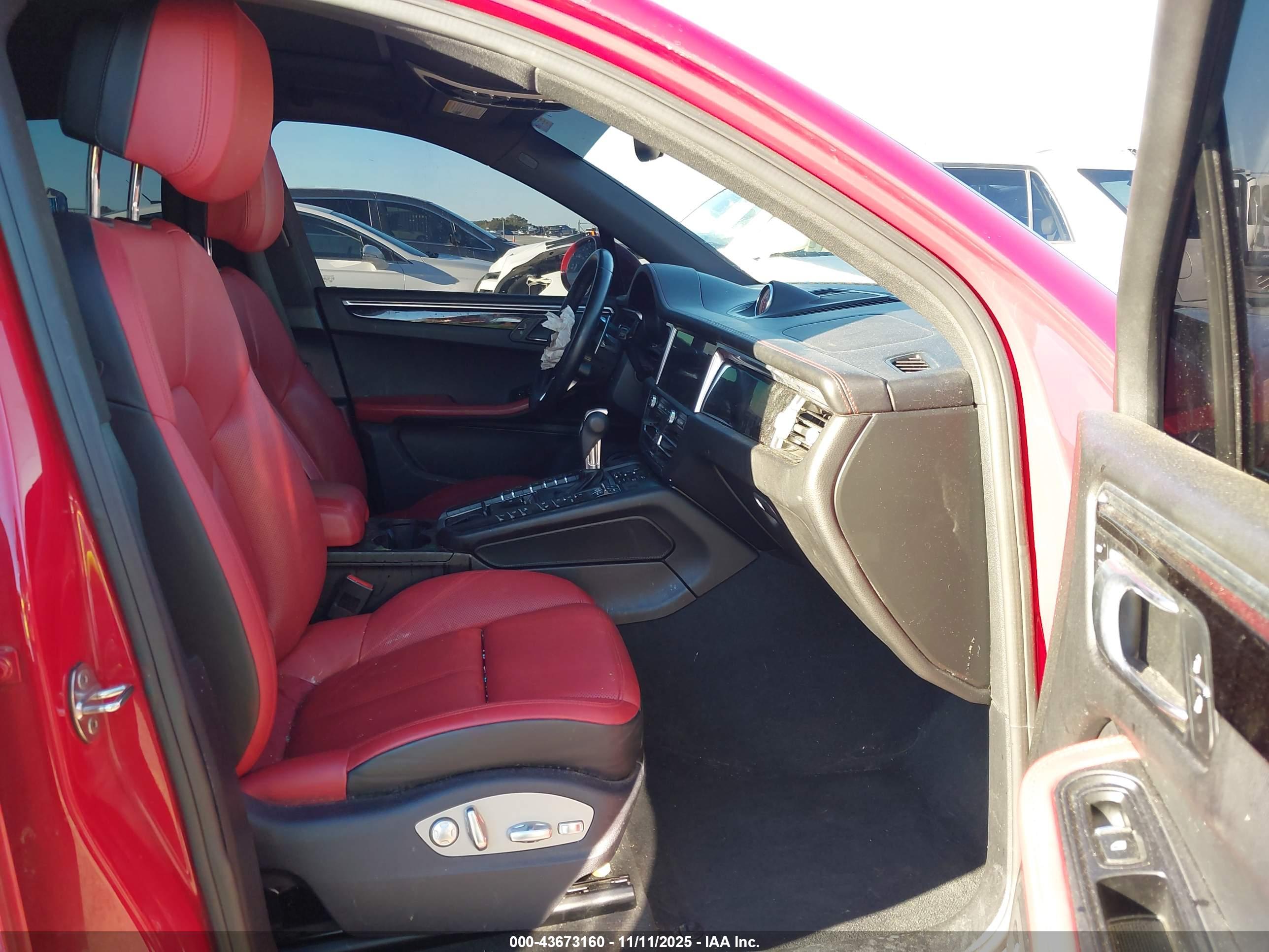 PORSCHE MACAN image 5