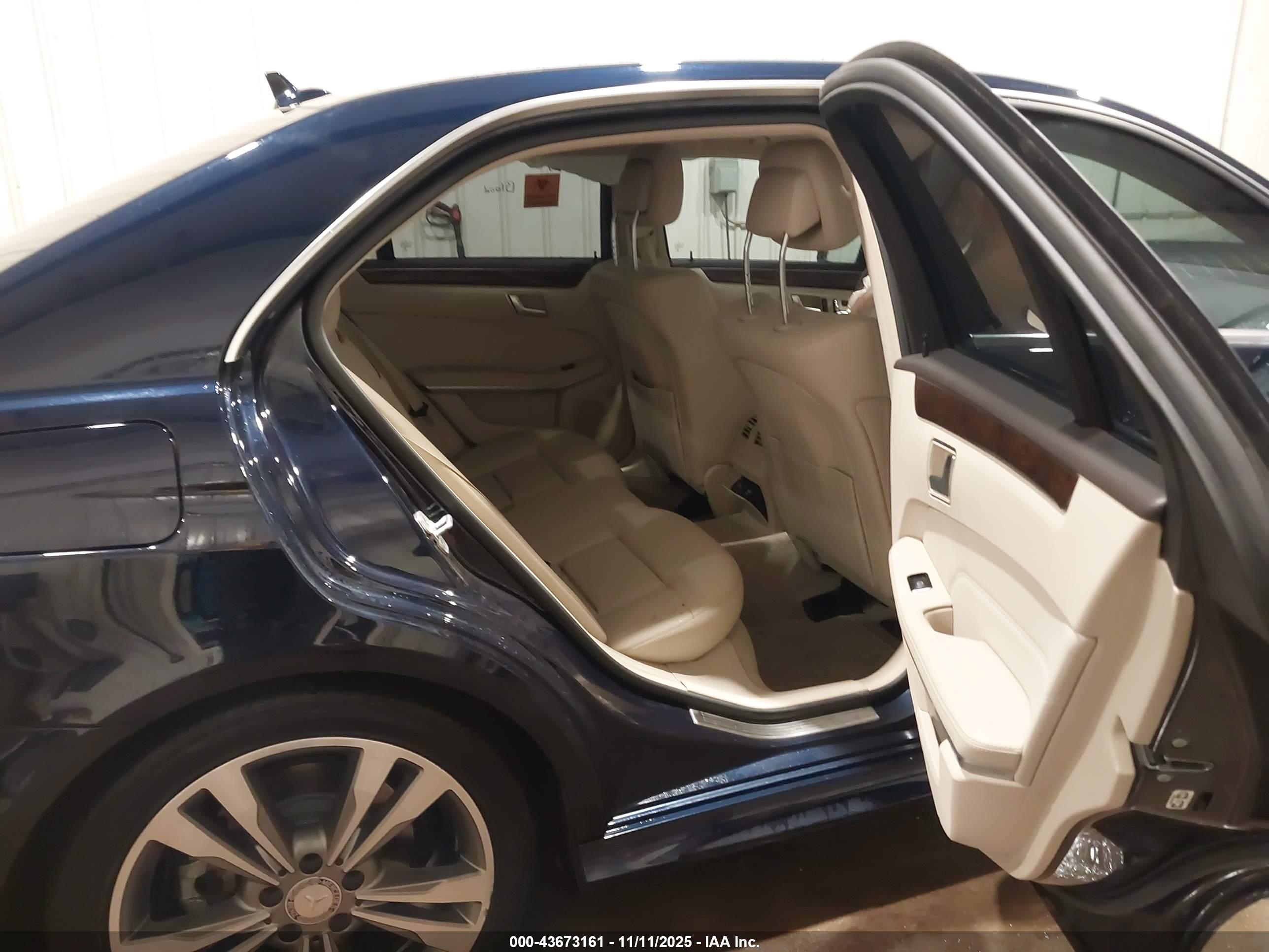 MERCEDES-BENZ E image 8