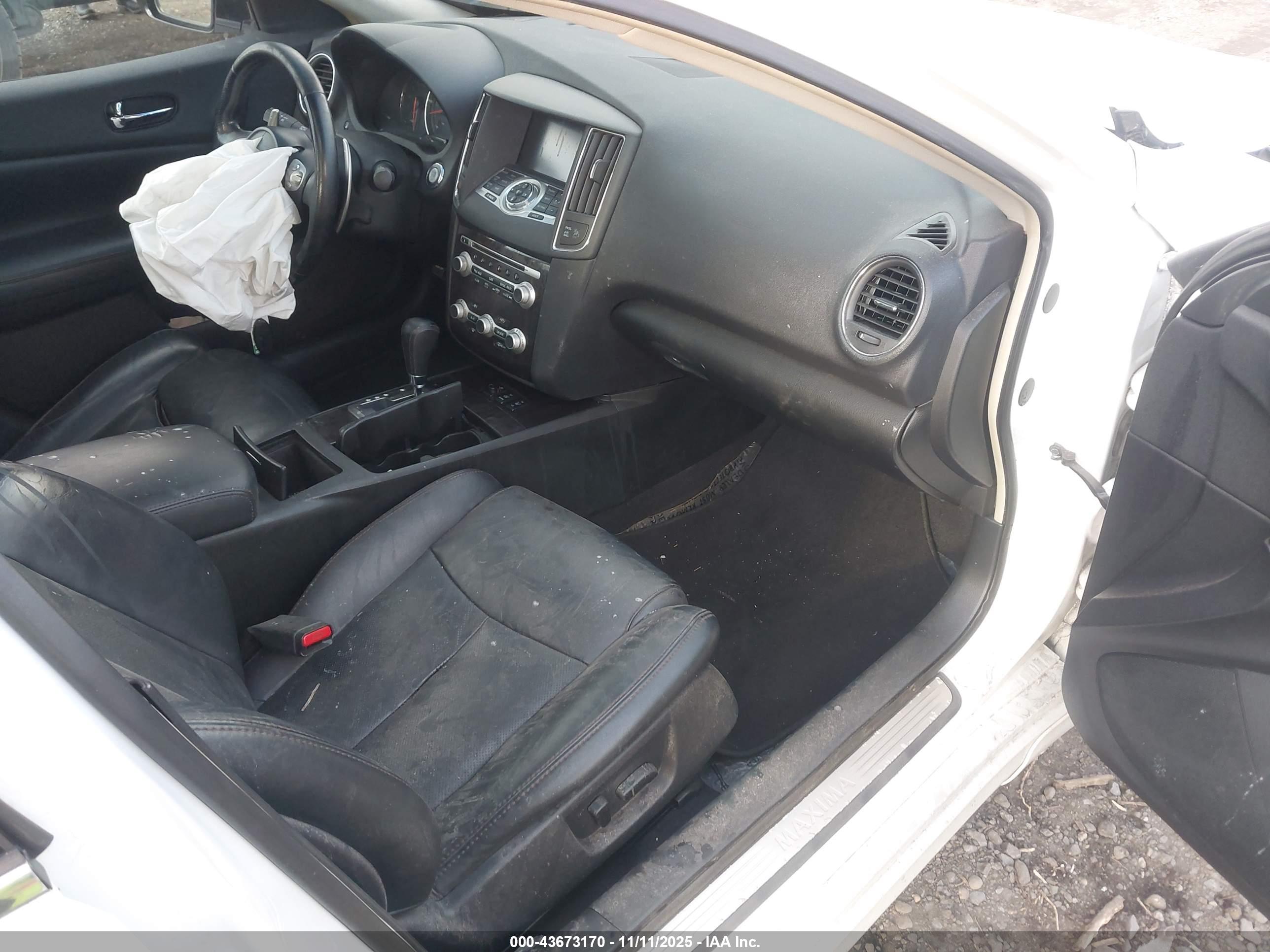 NISSAN MAXIMA image 5