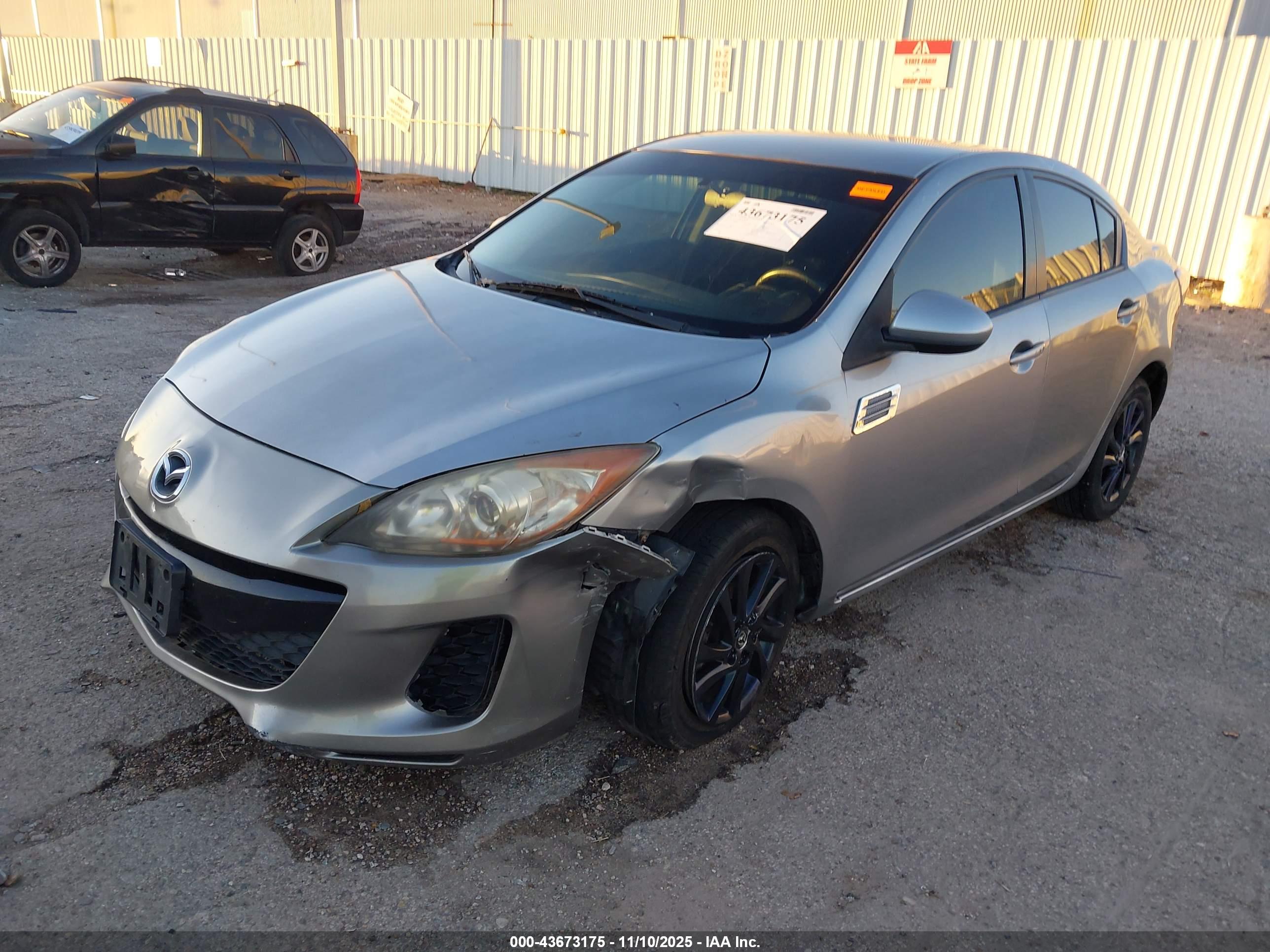 MAZDA MAZDA3 image 2