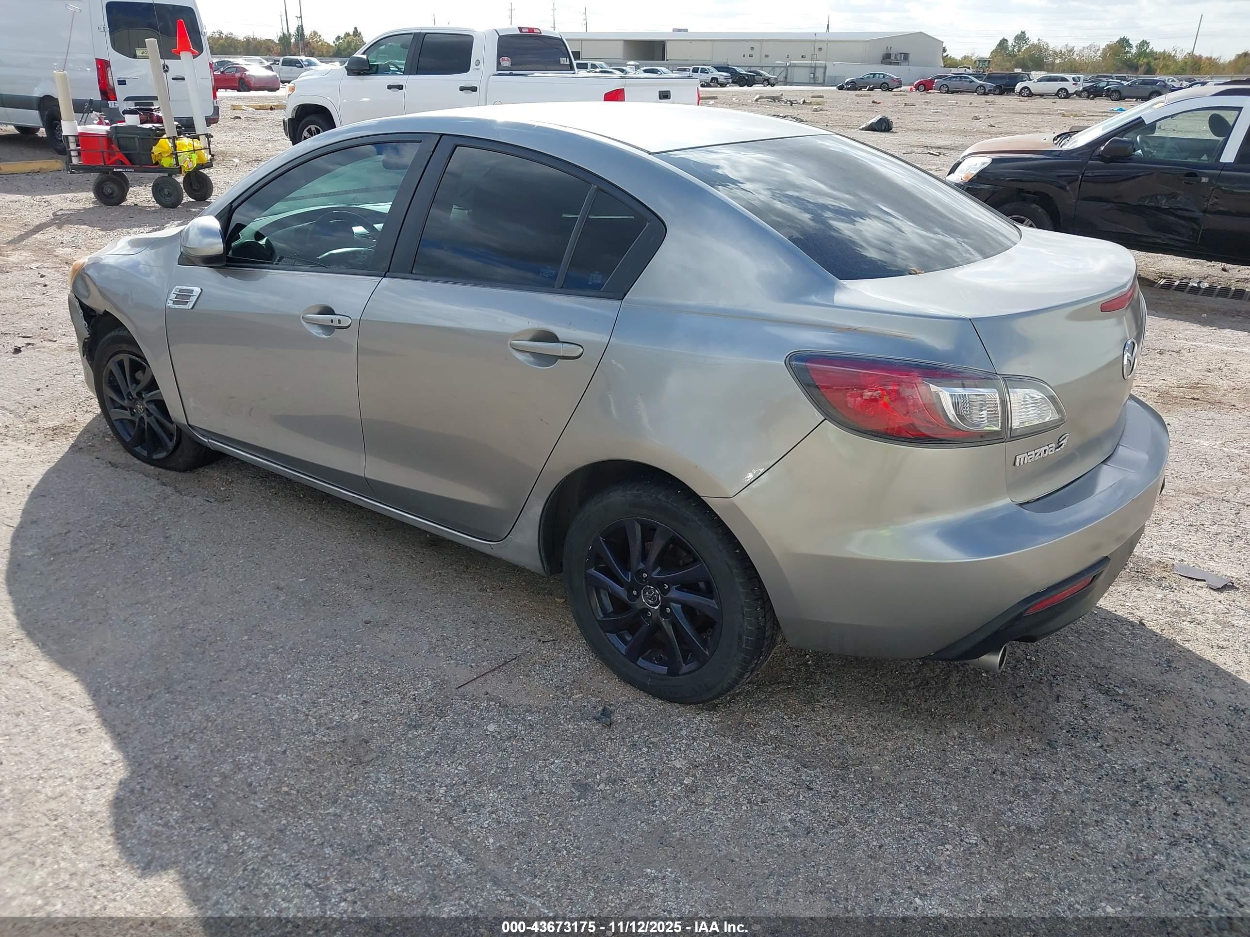 MAZDA MAZDA3 image 3