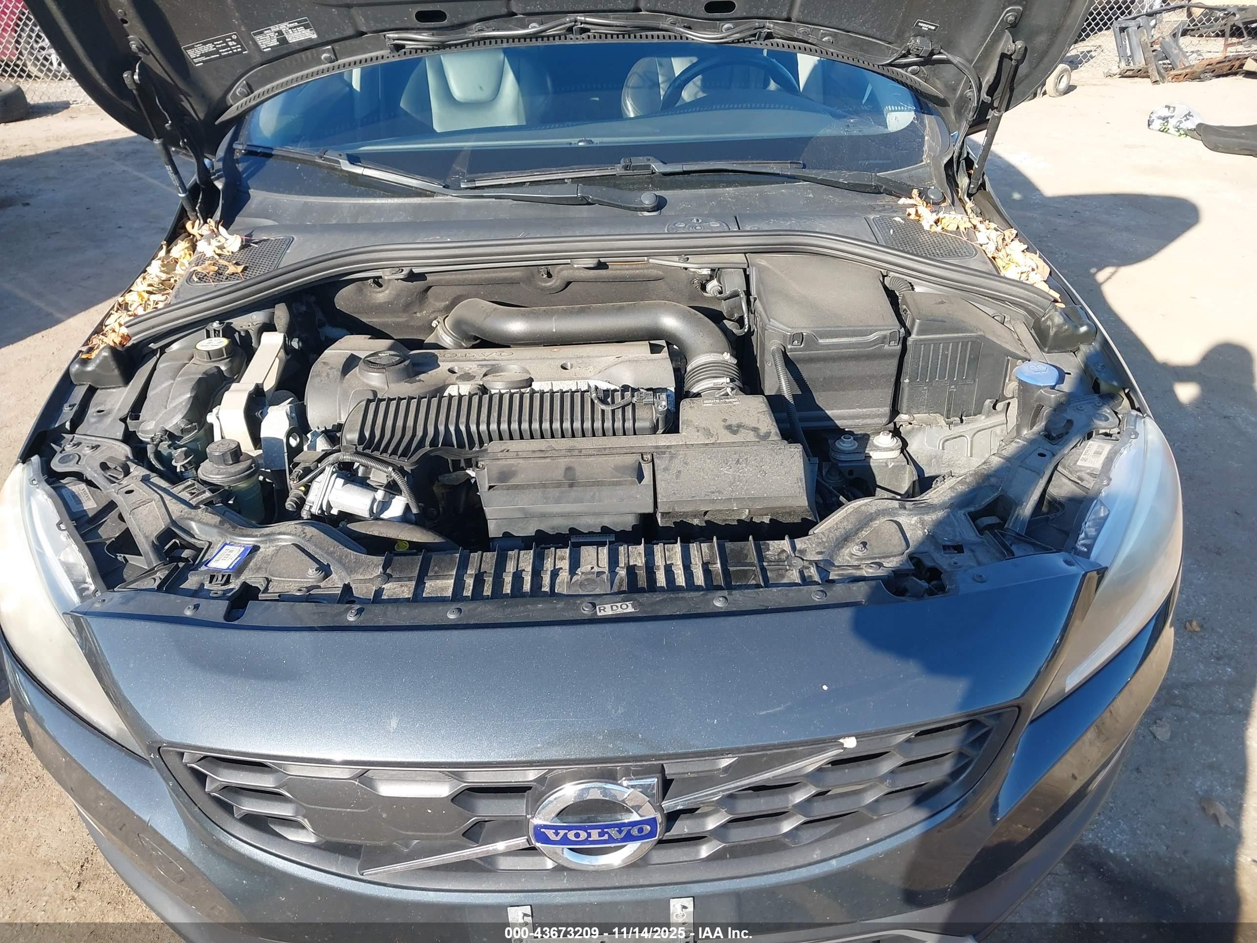 VOLVO V60 image 10