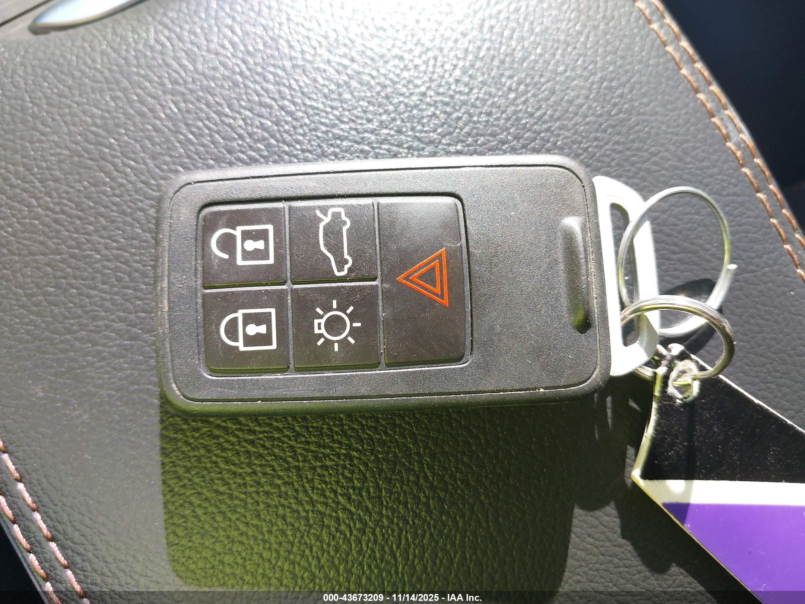 VOLVO V60 image 11