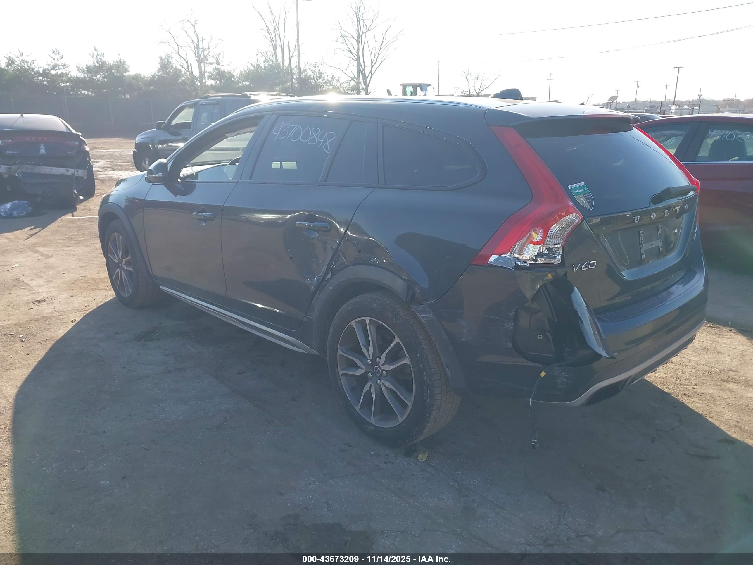 VOLVO V60 image 3