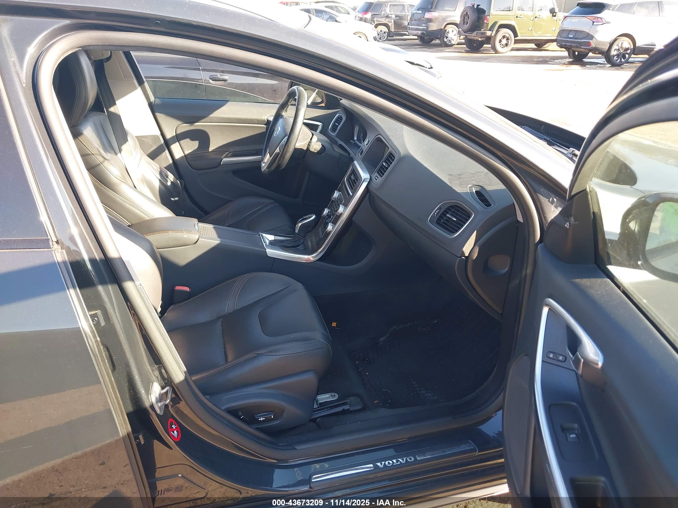 VOLVO V60 image 5