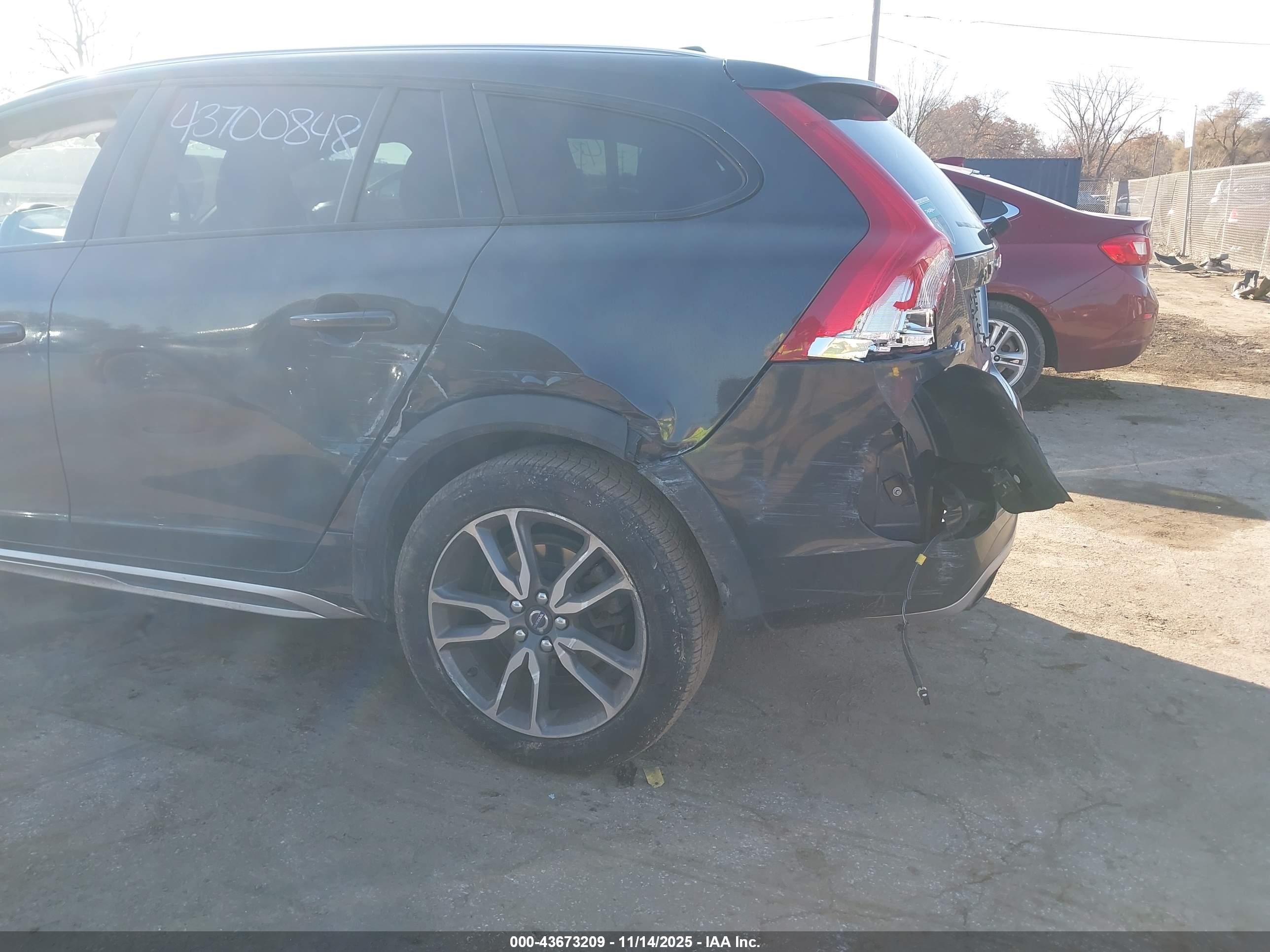 VOLVO V60 image 6