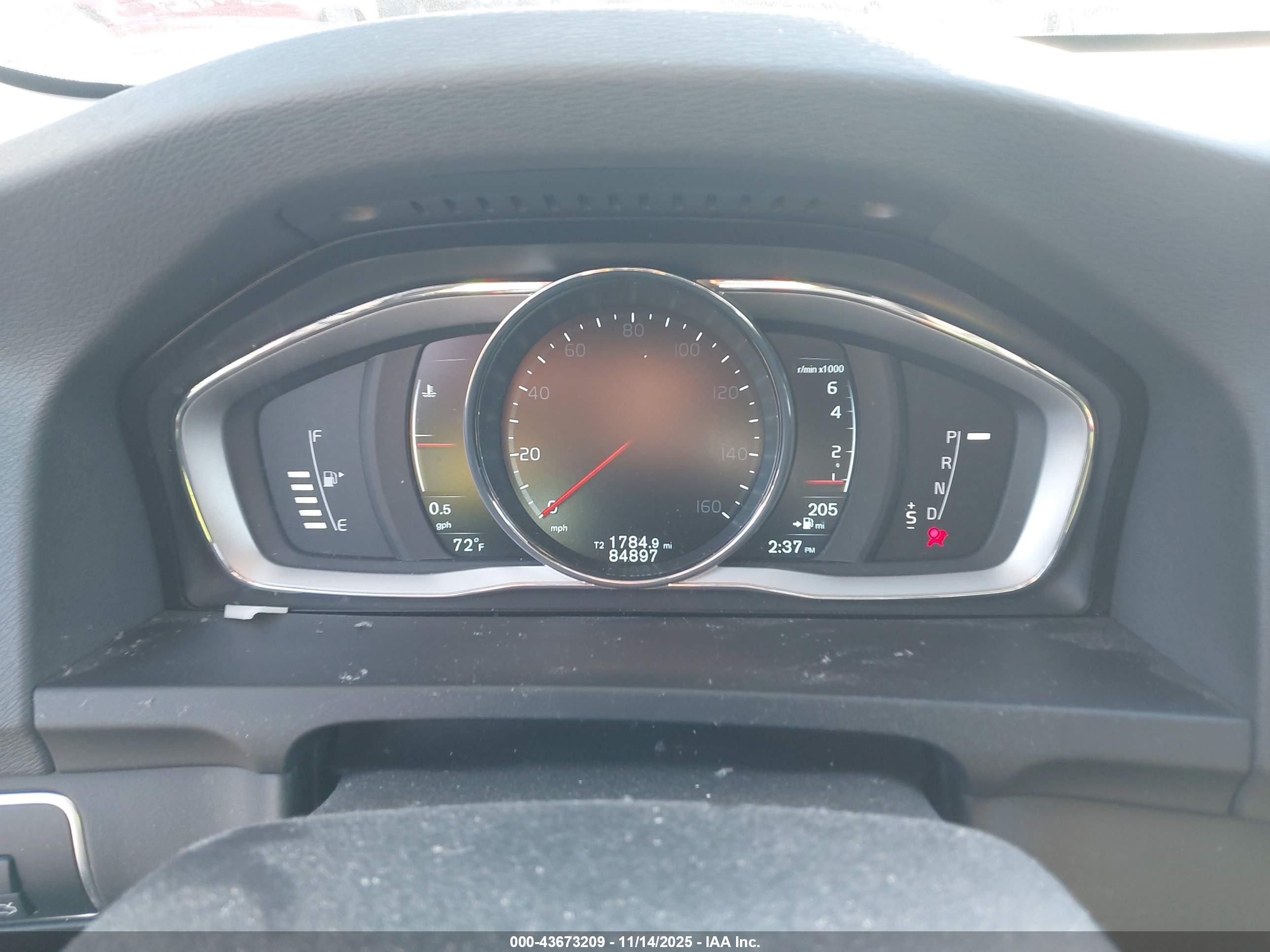 VOLVO V60 image 7