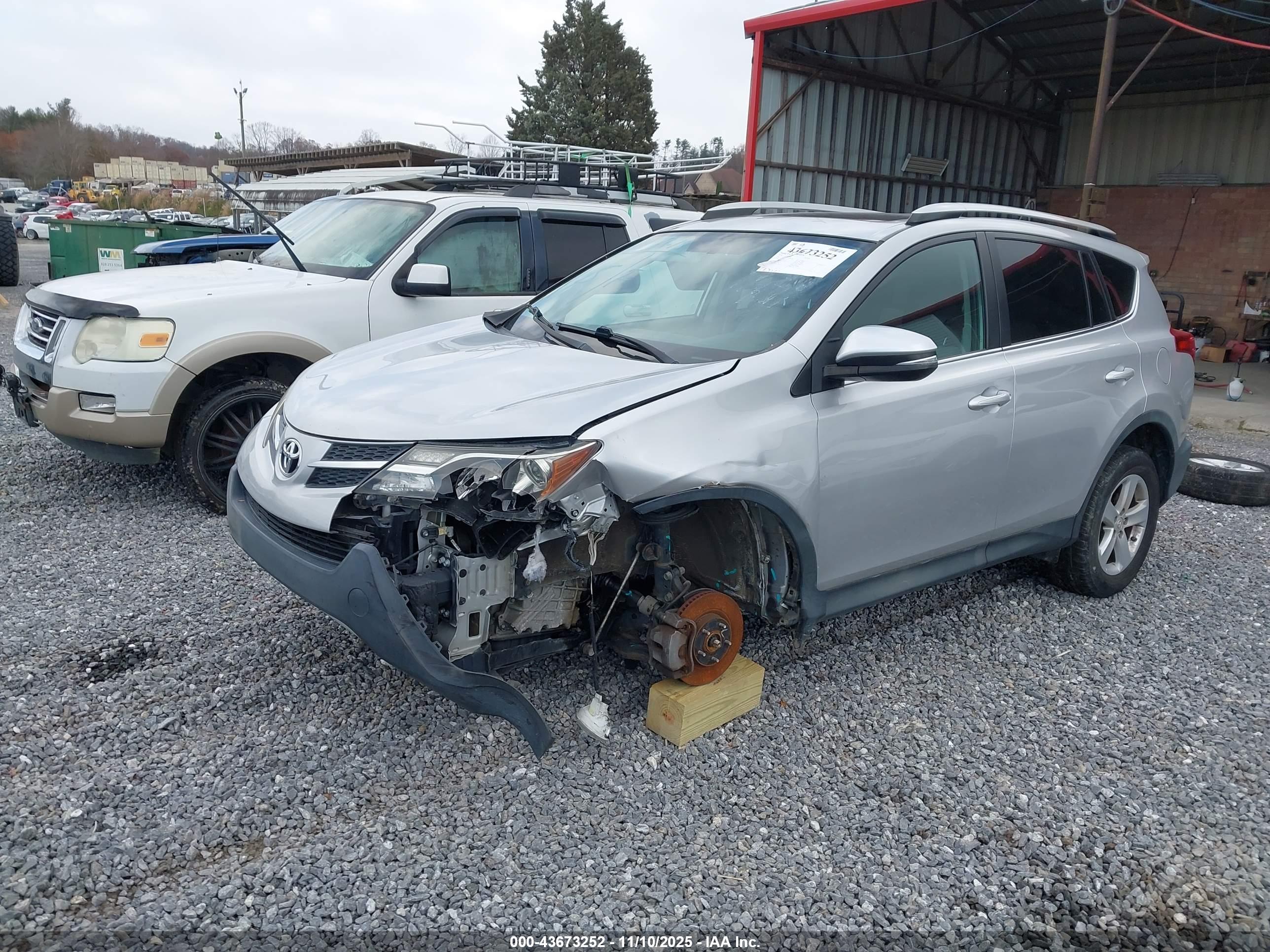 TOYOTA RAV4 image 2