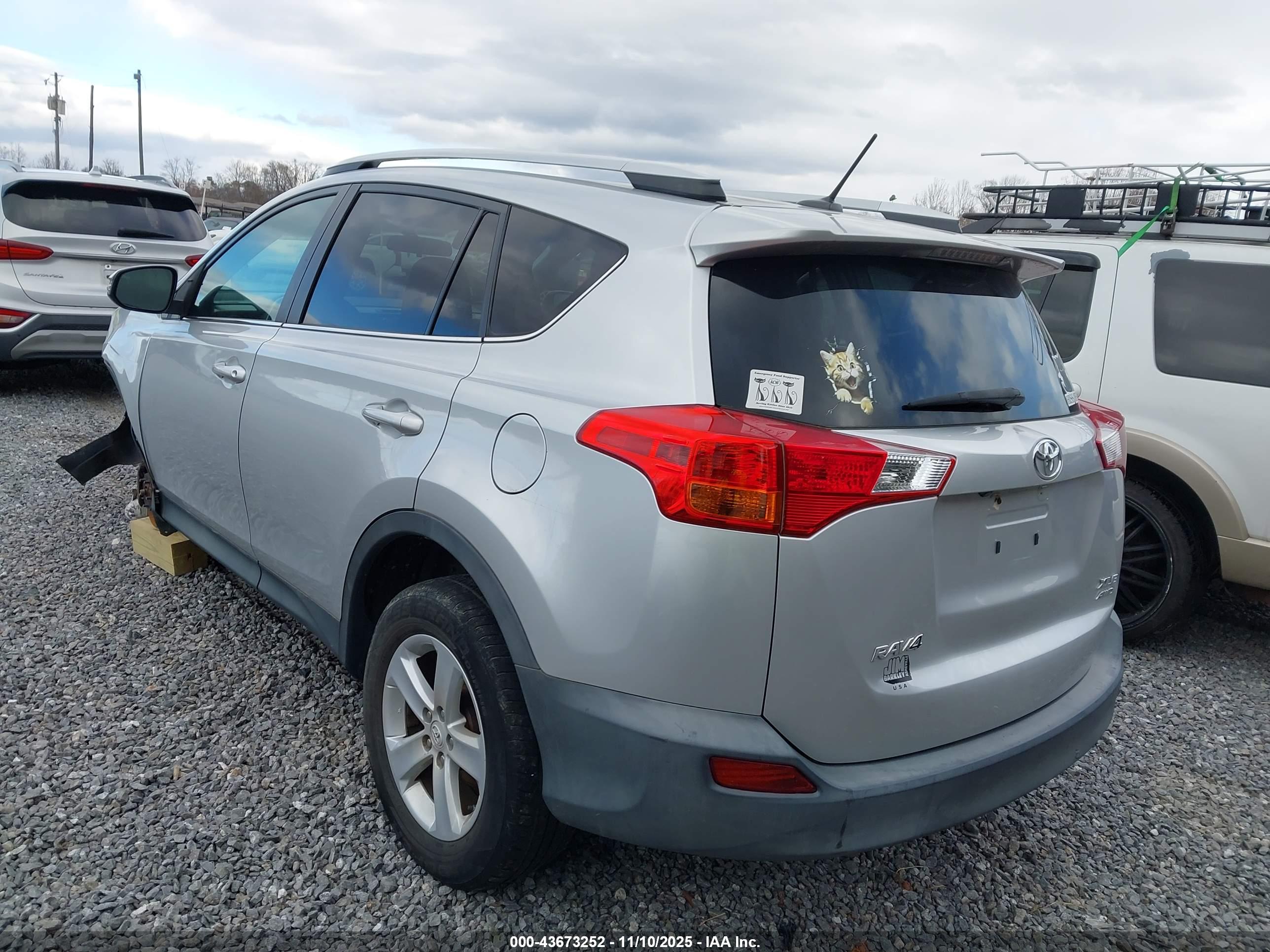 TOYOTA RAV4 image 3