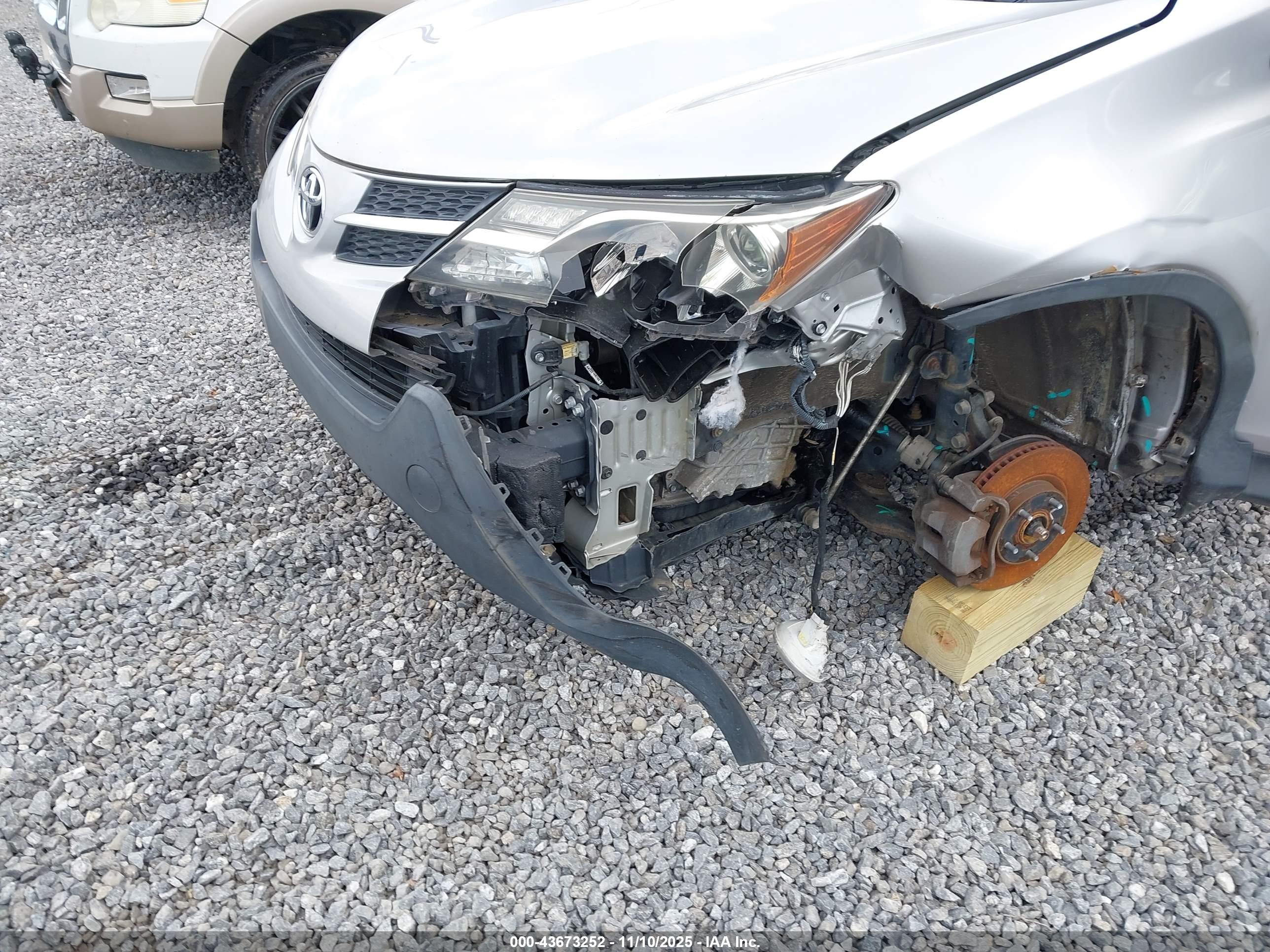 TOYOTA RAV4 image 6