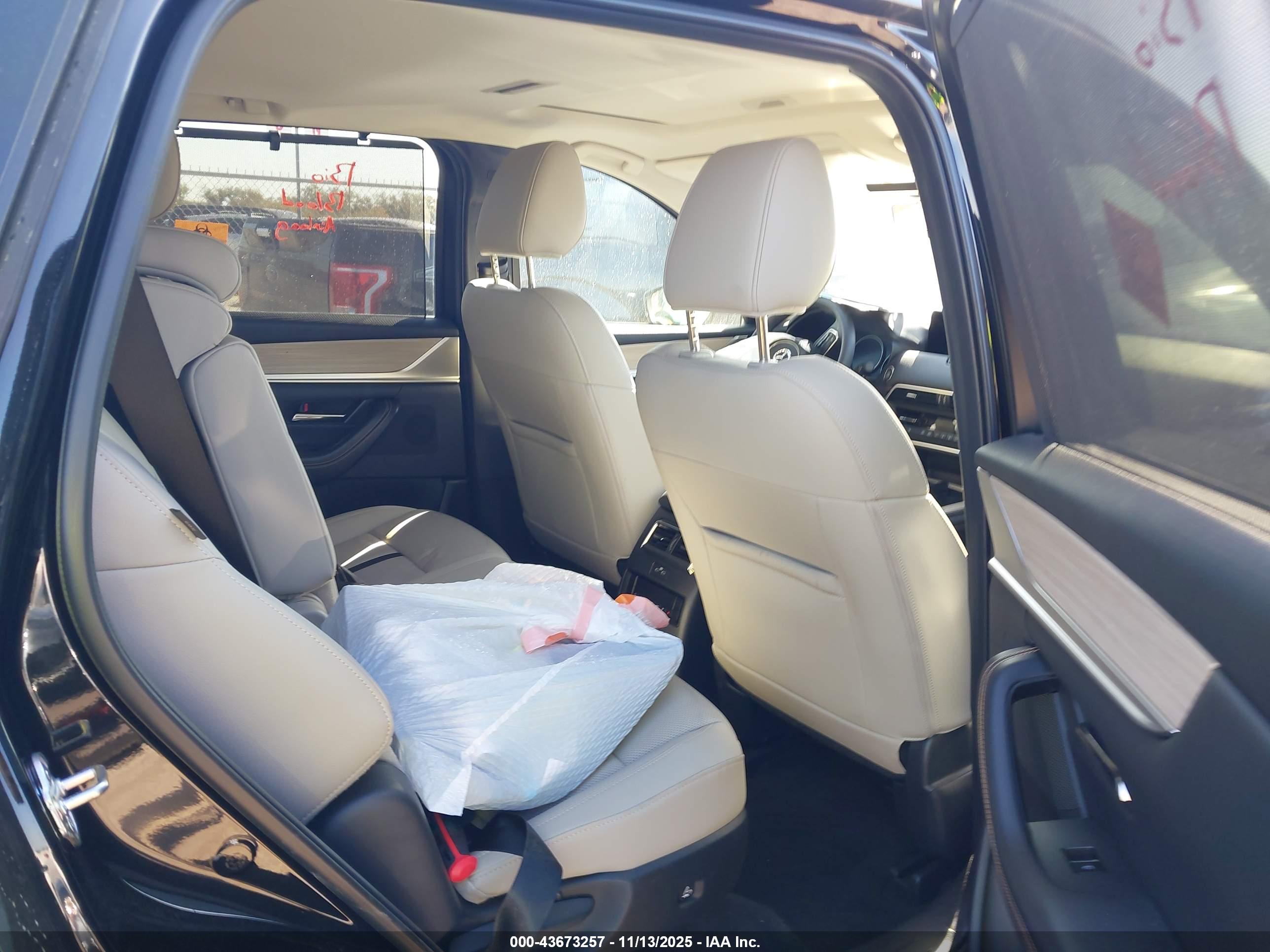 MAZDA CX-90 image 8