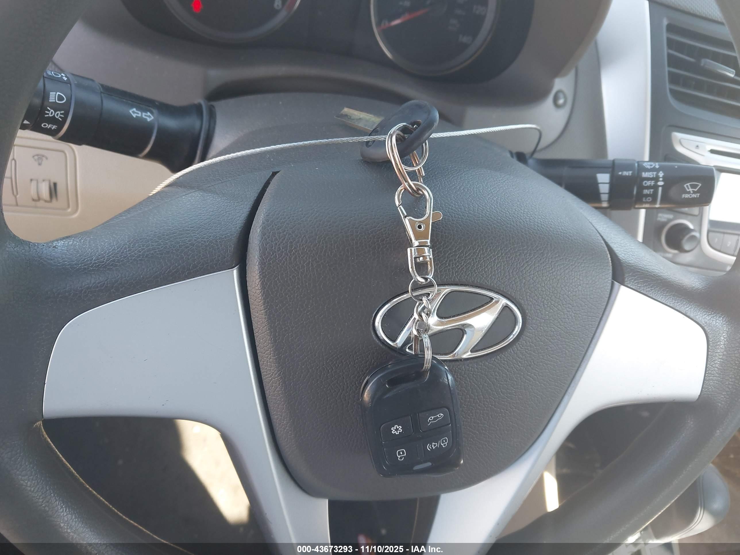 HYUNDAI ACCENT image 11