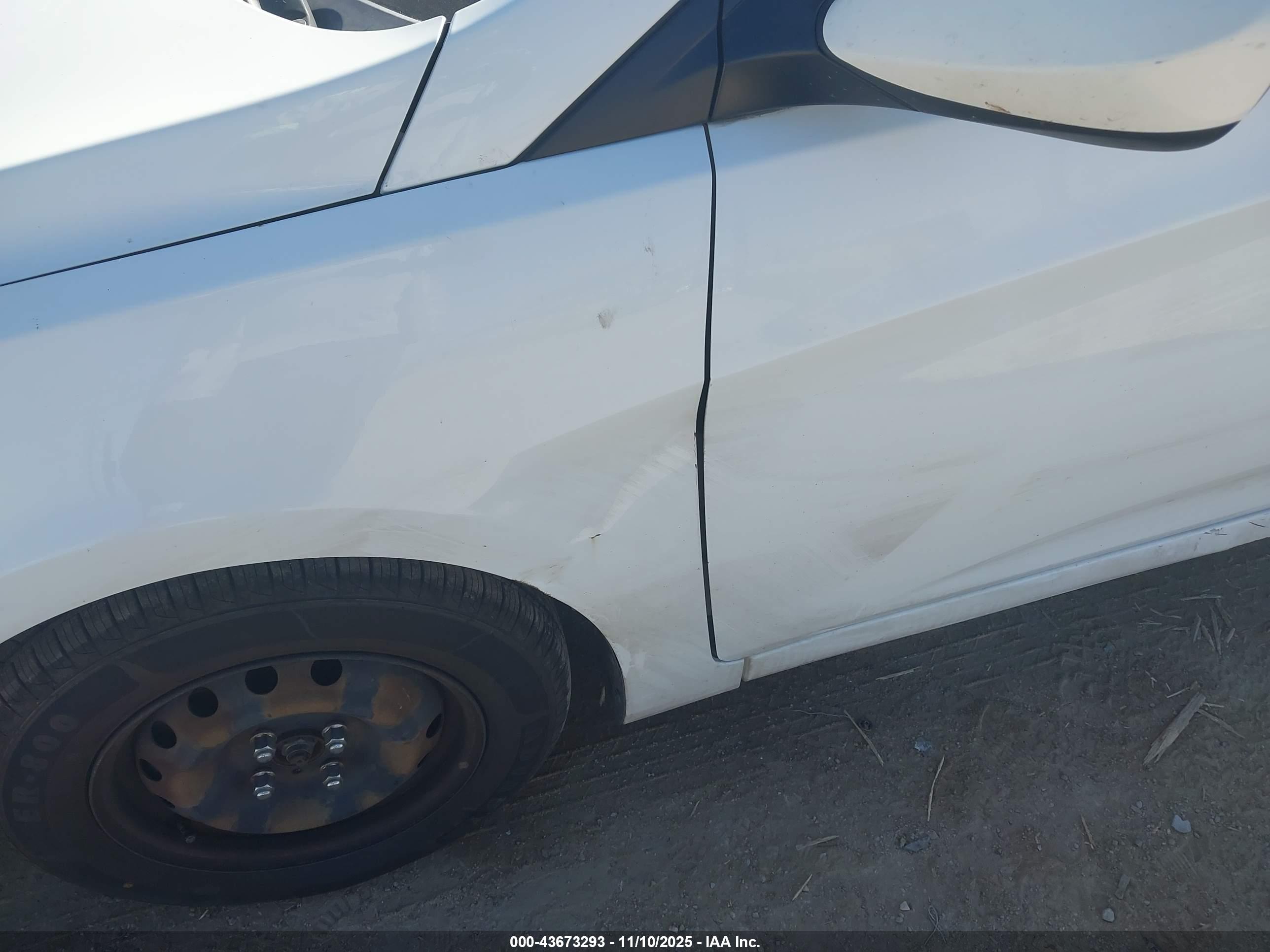 HYUNDAI ACCENT image 6