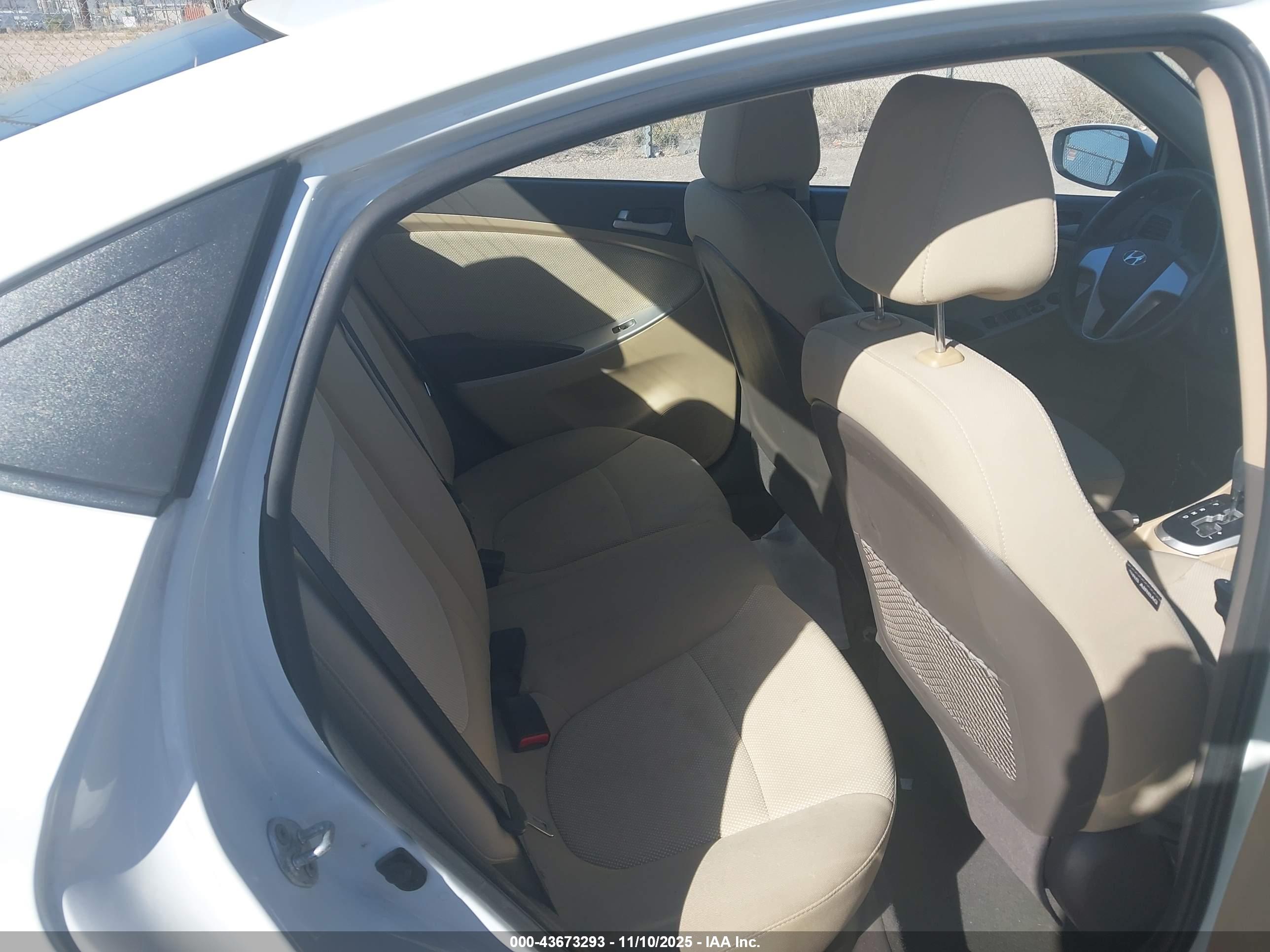 HYUNDAI ACCENT image 8