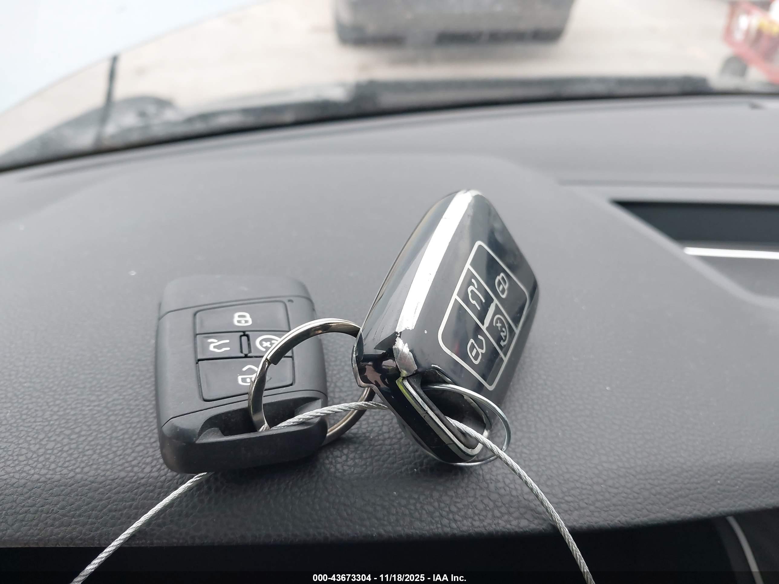 VOLKSWAGEN TIGUAN image 11