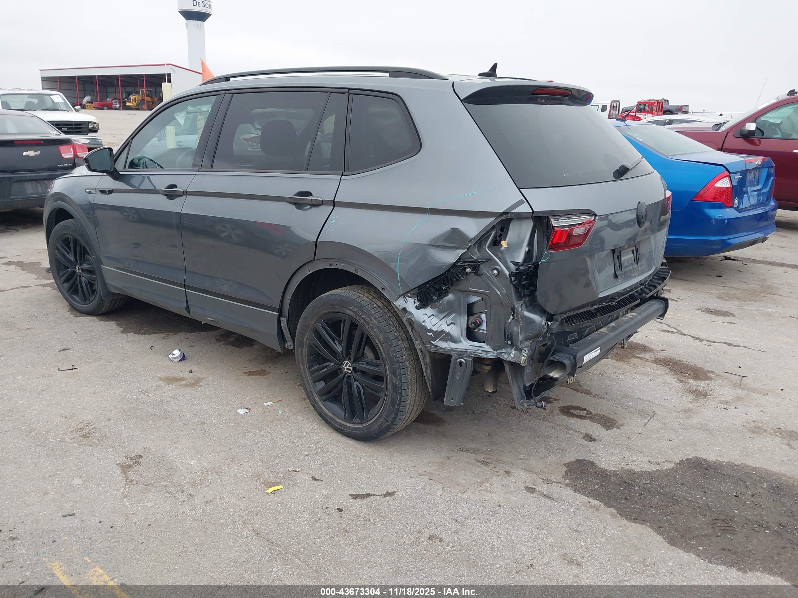 VOLKSWAGEN TIGUAN image 3