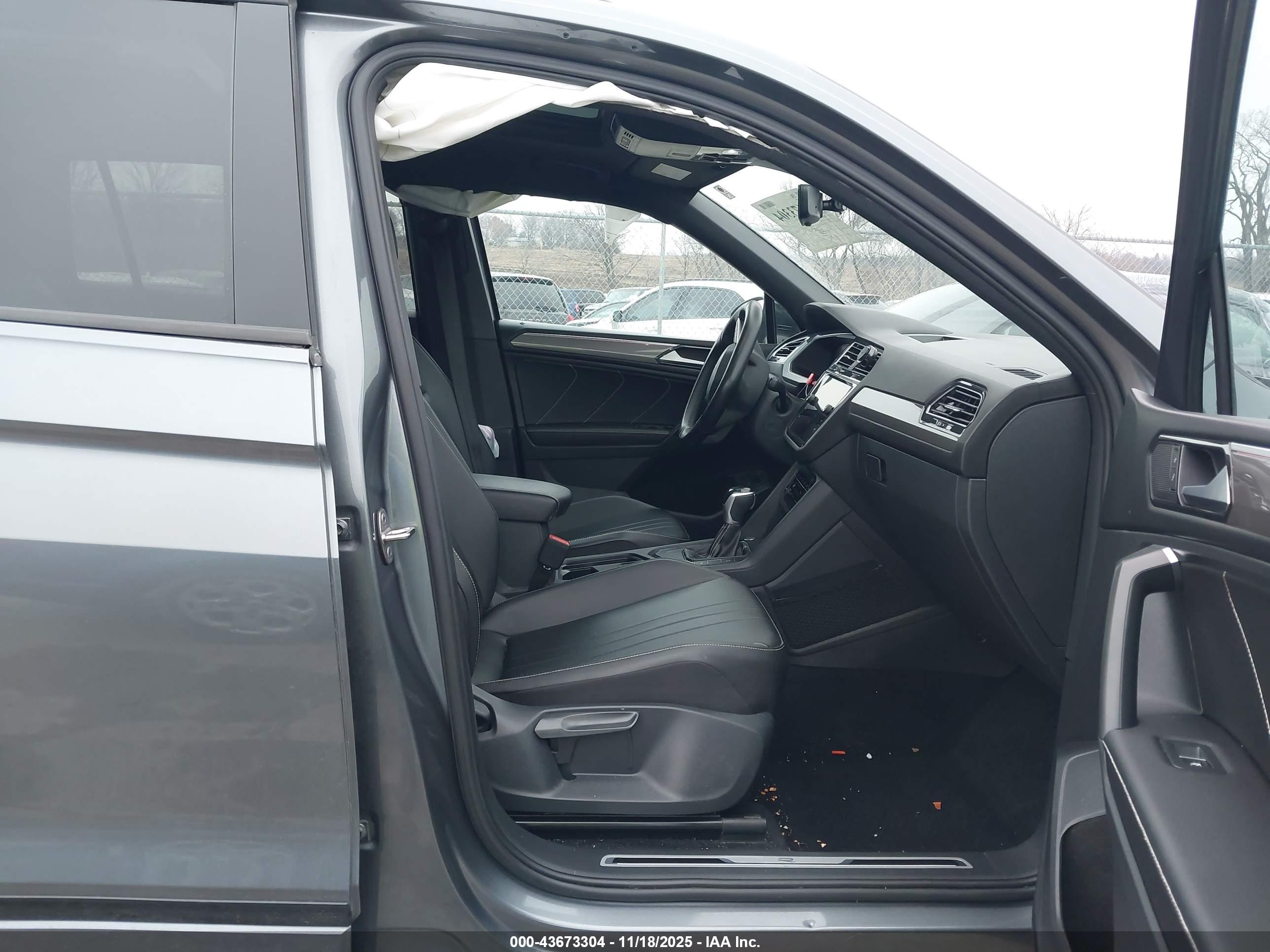 VOLKSWAGEN TIGUAN image 5
