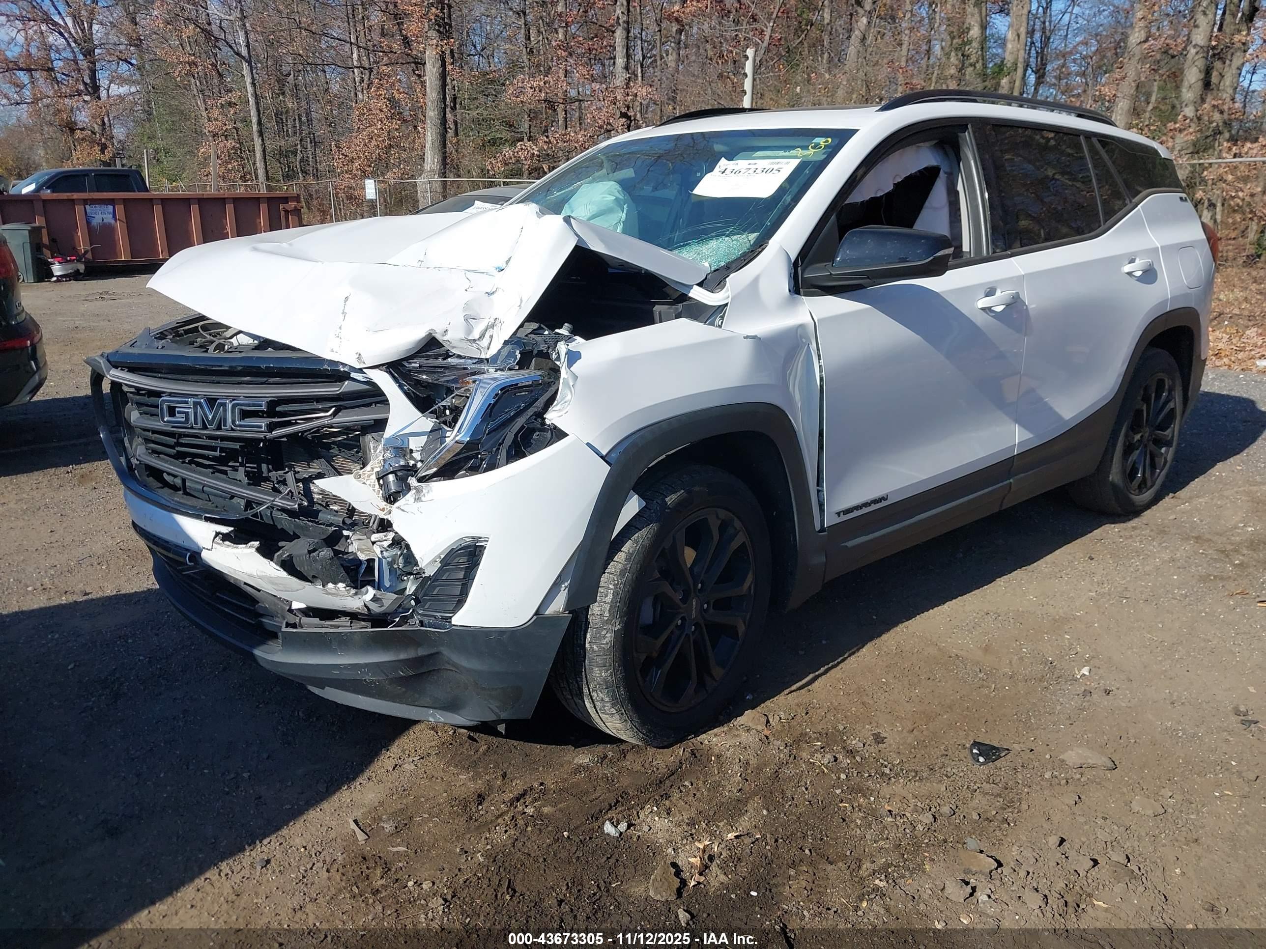 GMC TERRAIN image 2