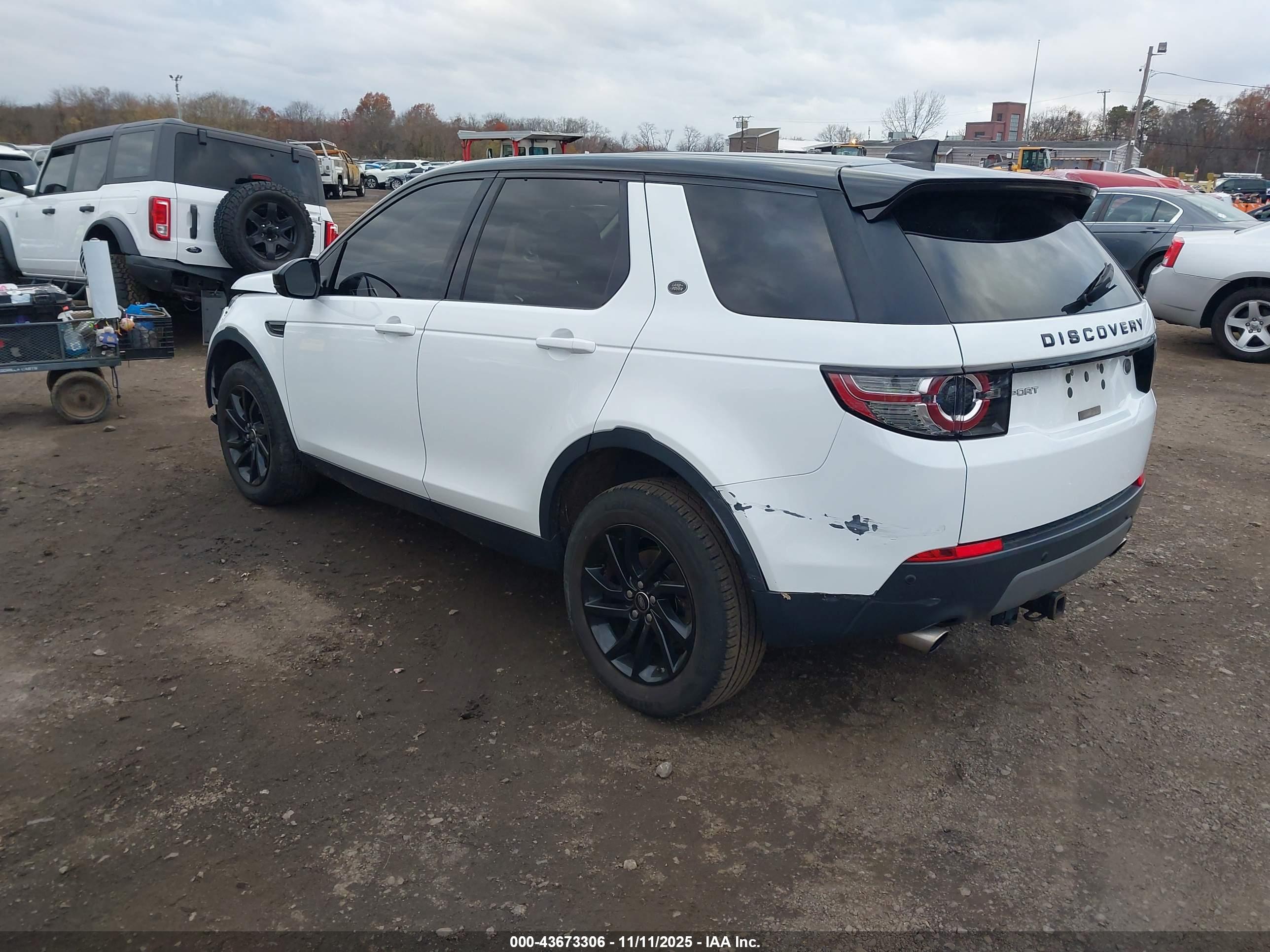 LAND ROVER image 3
