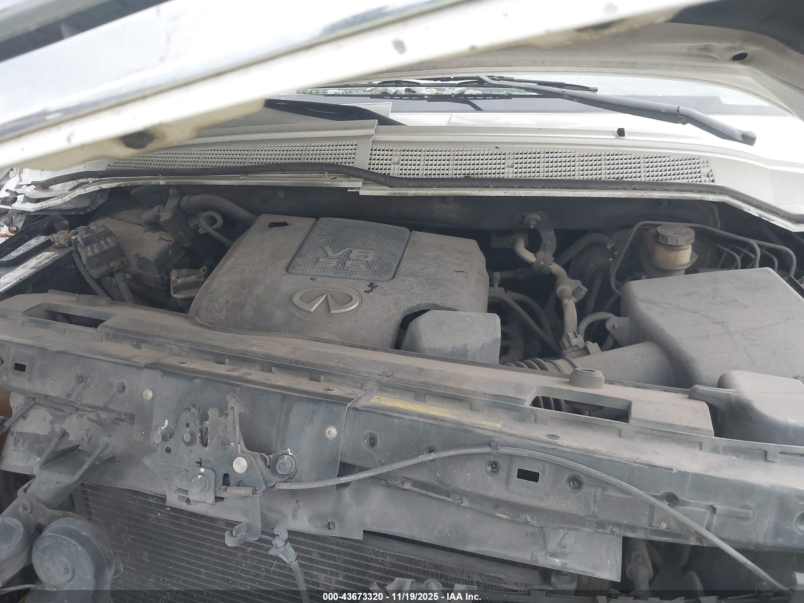 INFINITI QX56 image 10