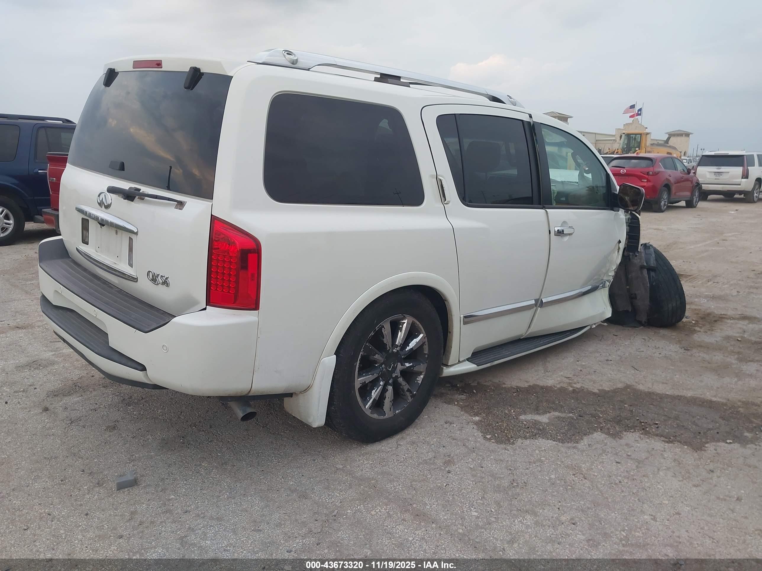 INFINITI QX56 image 4
