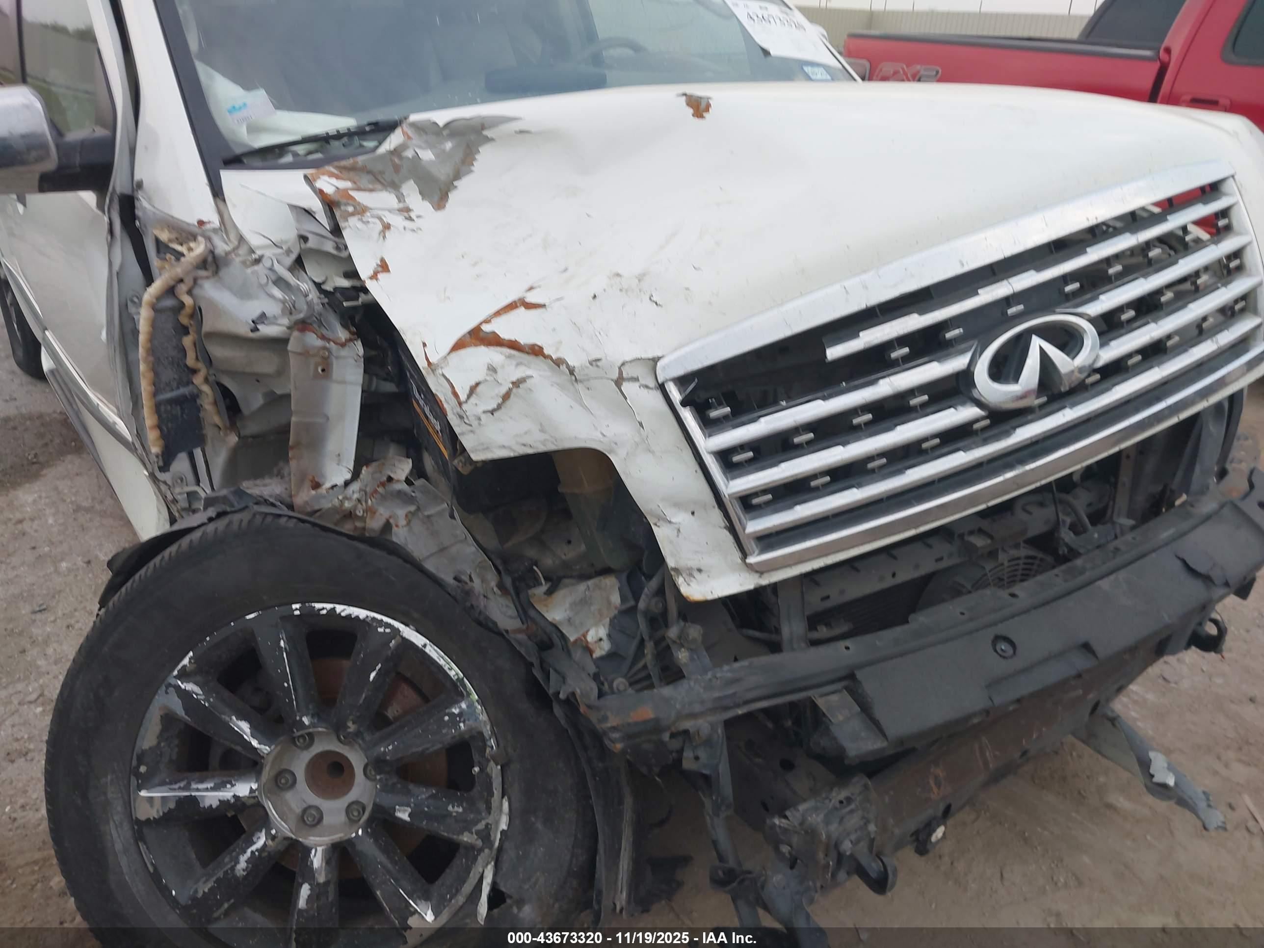 INFINITI QX56 image 6