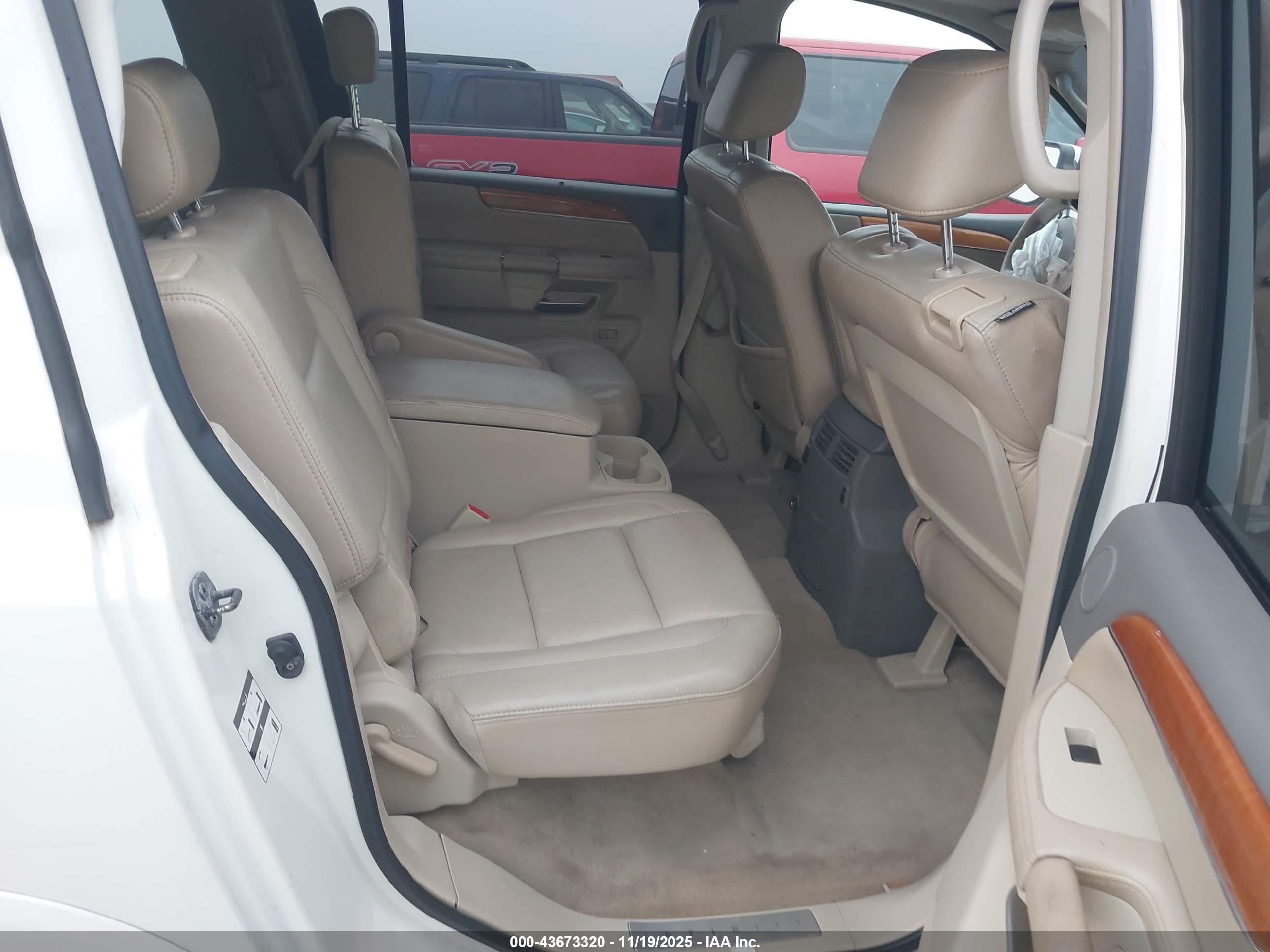 INFINITI QX56 image 8