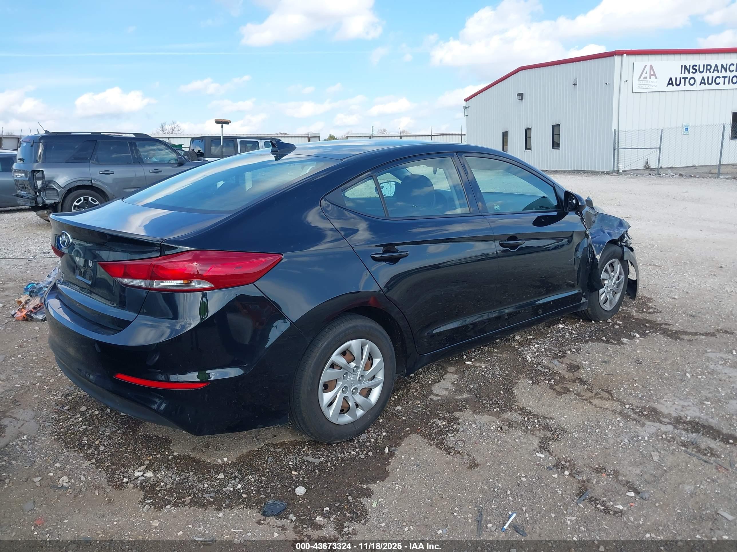 HYUNDAI ELANTRA image 4