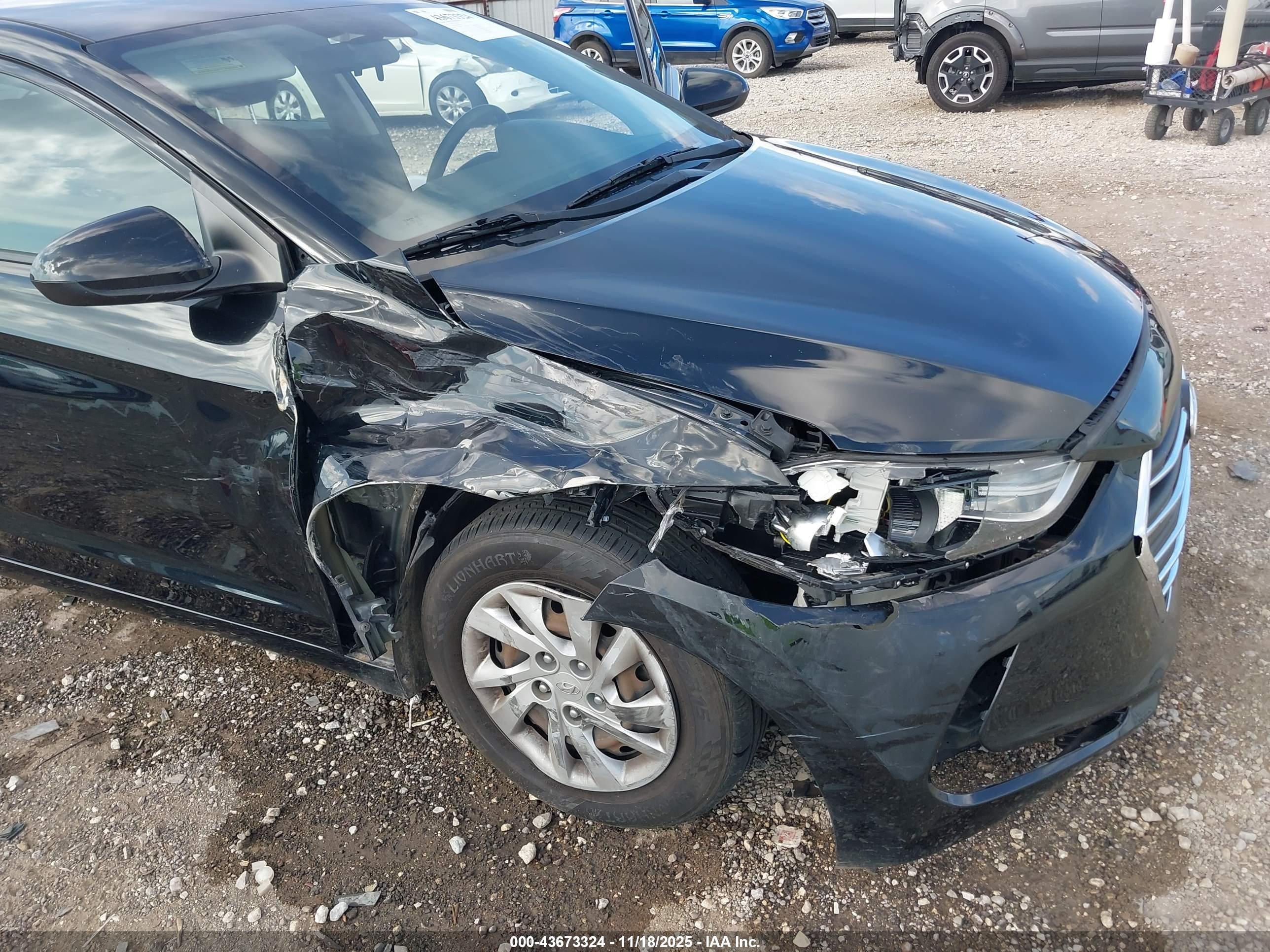 HYUNDAI ELANTRA image 6
